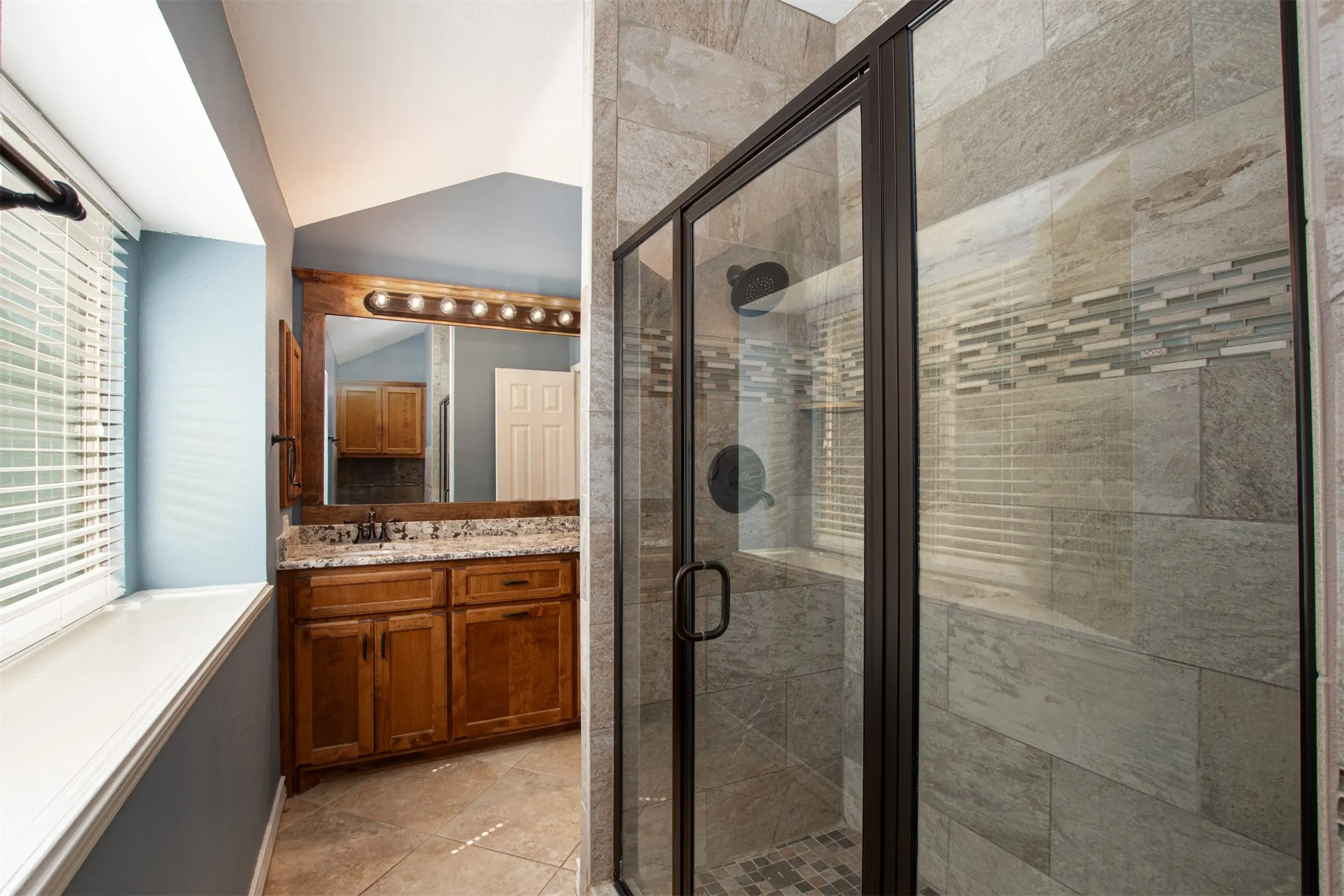 Single Family Residence For Sale in Tarrant County , 6620 Springhill Drive, Watauga, Texas 76148, 3 Bedroom, 2 Bathroom, 2 Garage spaces, 1,844 Sqft, built in 1987, mls#21376873, Real Estate Agent in Watauga, Homes For Sale in Tarrant county, Homes For Sale in Watauga, Realtor in Watauga Texas, Real Estate Brokerage Independent Realty Texas, Luminita Cordes Realtor