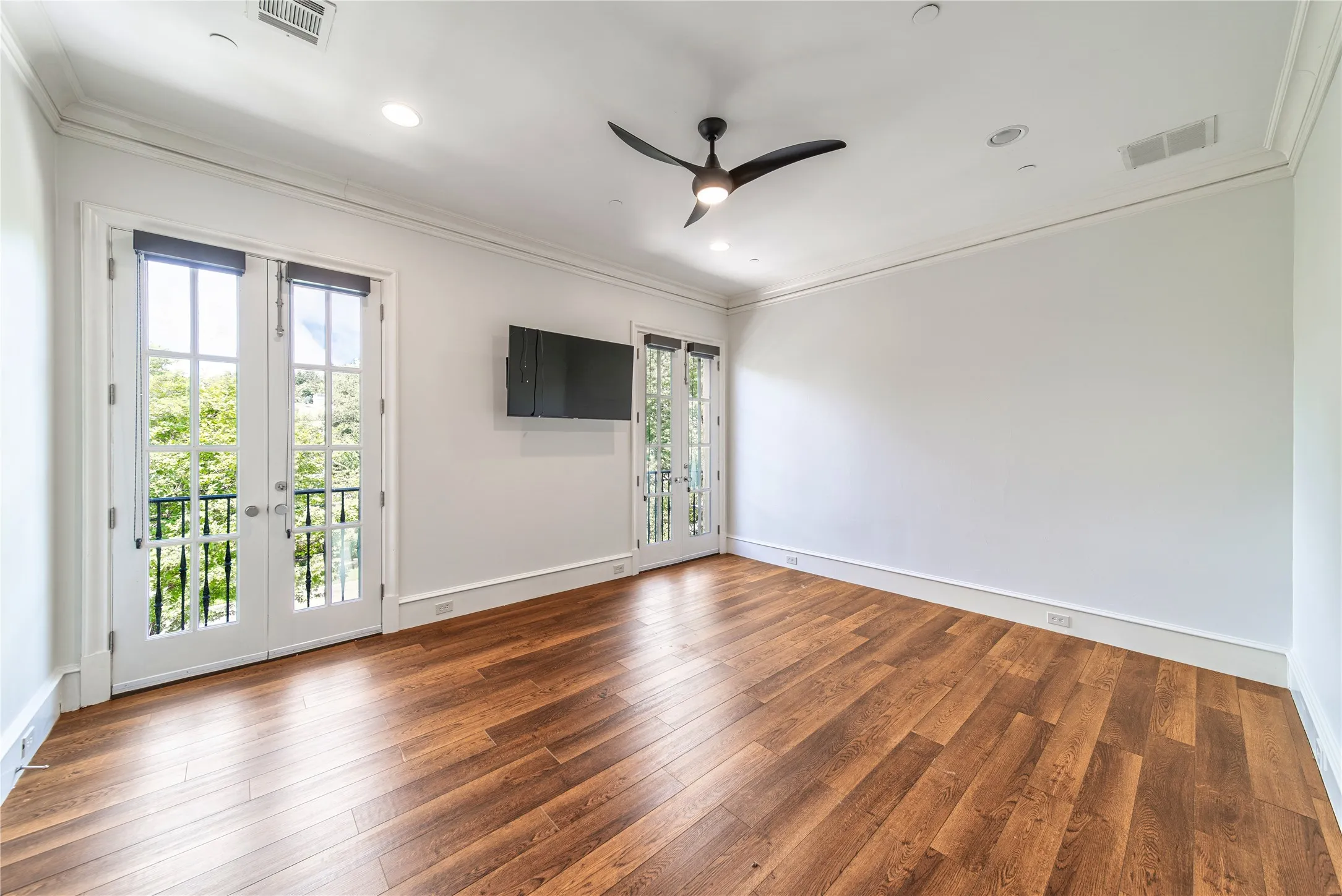 Single Family Residence For Rent in Dallas County , 3548 Bryn Mawr, University Park, Texas 75225, 5 Bedroom, 9 Bathroom, 3 Garage spaces, 9,550 Sqft, built in 2010, mls#21376672, Real Estate Agent in University Park, Homes For Rent in Dallas county, Homes For Rent in University Park, Realtor in University Park Texas, Real Estate Brokerage Independent Realty Texas, Luminita Cordes Realtor