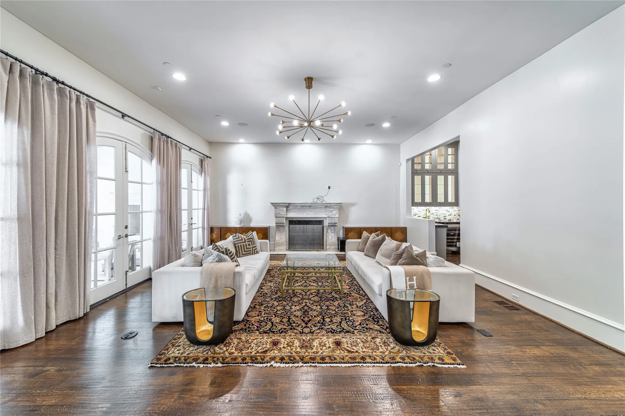 Single Family Residence For Rent in Dallas County , 3548 Bryn Mawr, University Park, Texas 75225, 5 Bedroom, 9 Bathroom, 3 Garage spaces, 9,550 Sqft, built in 2010, mls#21376672, Real Estate Agent in University Park, Homes For Rent in Dallas county, Homes For Rent in University Park, Realtor in University Park Texas, Real Estate Brokerage Independent Realty Texas, Luminita Cordes Realtor