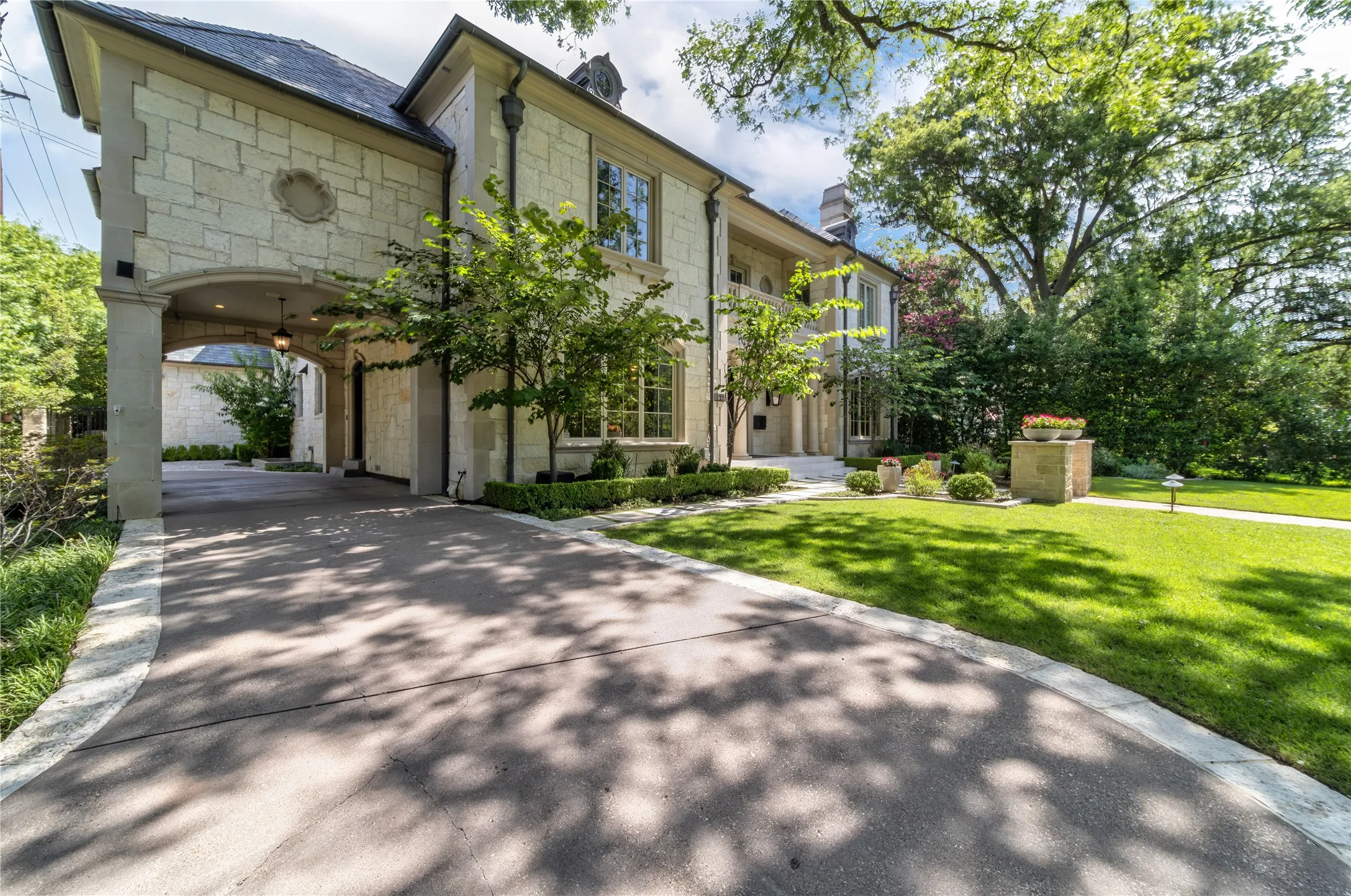 Single Family Residence For Rent in Dallas County , 3548 Bryn Mawr, University Park, Texas 75225, 5 Bedroom, 9 Bathroom, 3 Garage spaces, 9,550 Sqft, built in 2010, mls#21376672, Real Estate Agent in University Park, Homes For Rent in Dallas county, Homes For Rent in University Park, Realtor in University Park Texas, Real Estate Brokerage Independent Realty Texas, Luminita Cordes Realtor