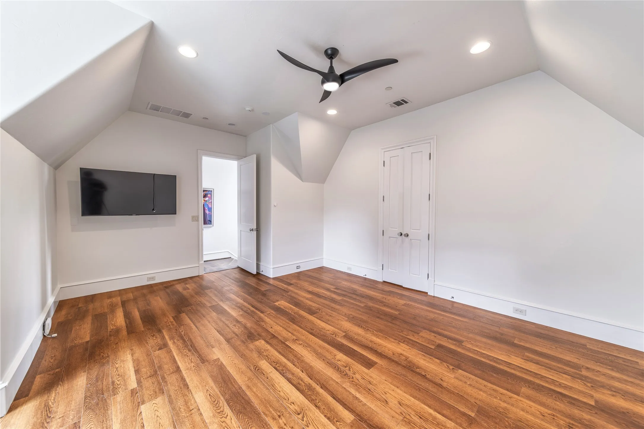 Single Family Residence For Rent in Dallas County , 3548 Bryn Mawr, University Park, Texas 75225, 5 Bedroom, 9 Bathroom, 3 Garage spaces, 9,550 Sqft, built in 2010, mls#21376672, Real Estate Agent in University Park, Homes For Rent in Dallas county, Homes For Rent in University Park, Realtor in University Park Texas, Real Estate Brokerage Independent Realty Texas, Luminita Cordes Realtor