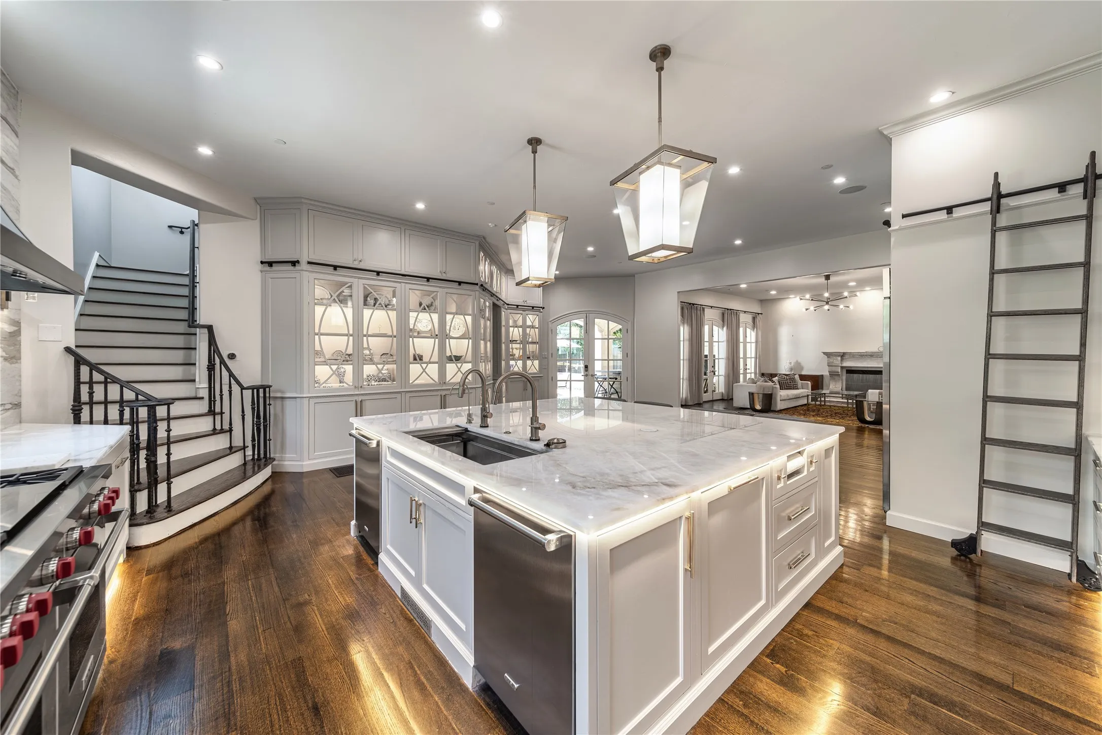 Single Family Residence For Rent in Dallas County , 3548 Bryn Mawr, University Park, Texas 75225, 5 Bedroom, 9 Bathroom, 3 Garage spaces, 9,550 Sqft, built in 2010, mls#21376672, Real Estate Agent in University Park, Homes For Rent in Dallas county, Homes For Rent in University Park, Realtor in University Park Texas, Real Estate Brokerage Independent Realty Texas, Luminita Cordes Realtor