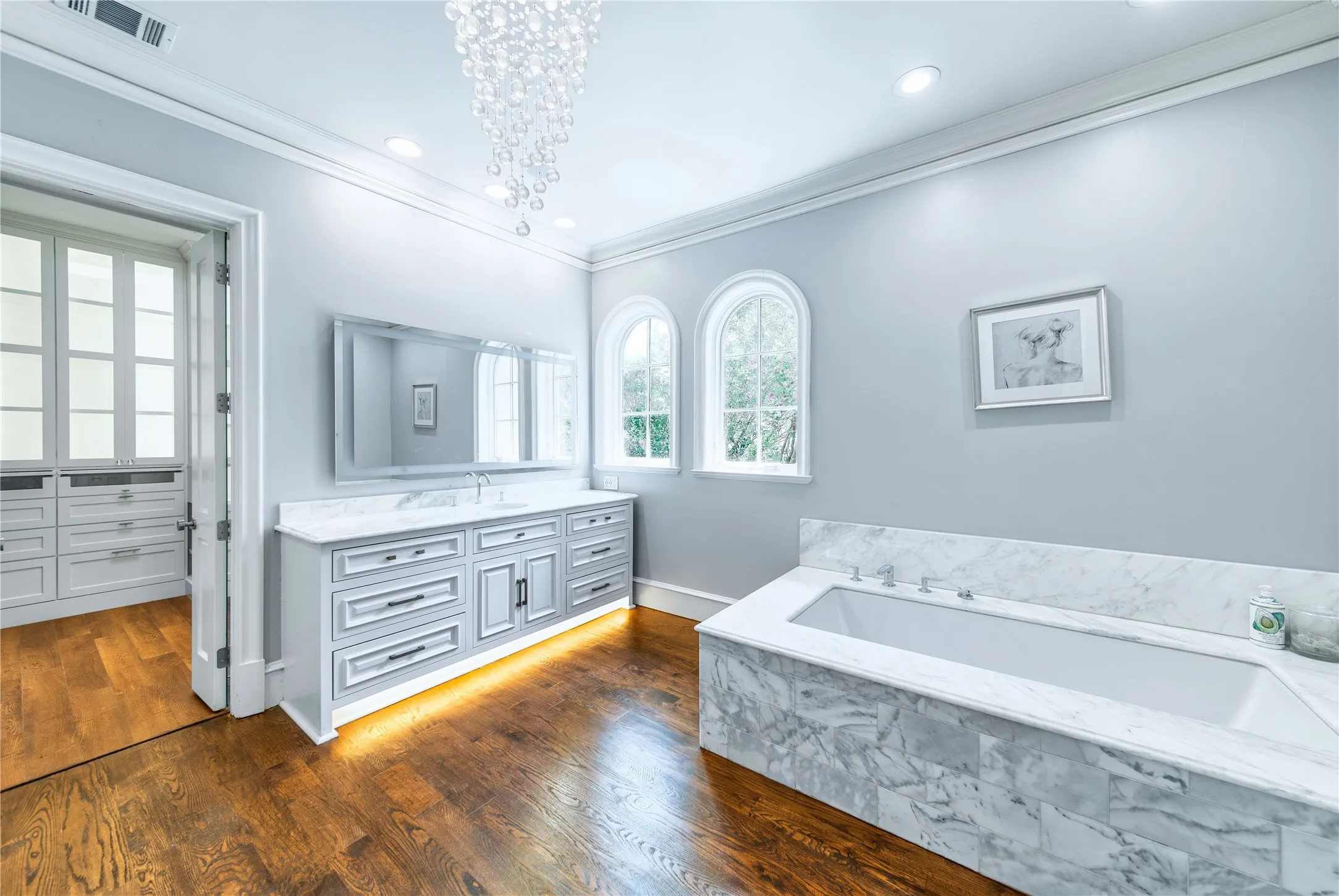 Single Family Residence For Rent in Dallas County , 3548 Bryn Mawr, University Park, Texas 75225, 5 Bedroom, 9 Bathroom, 3 Garage spaces, 9,550 Sqft, built in 2010, mls#21376672, Real Estate Agent in University Park, Homes For Rent in Dallas county, Homes For Rent in University Park, Realtor in University Park Texas, Real Estate Brokerage Independent Realty Texas, Luminita Cordes Realtor