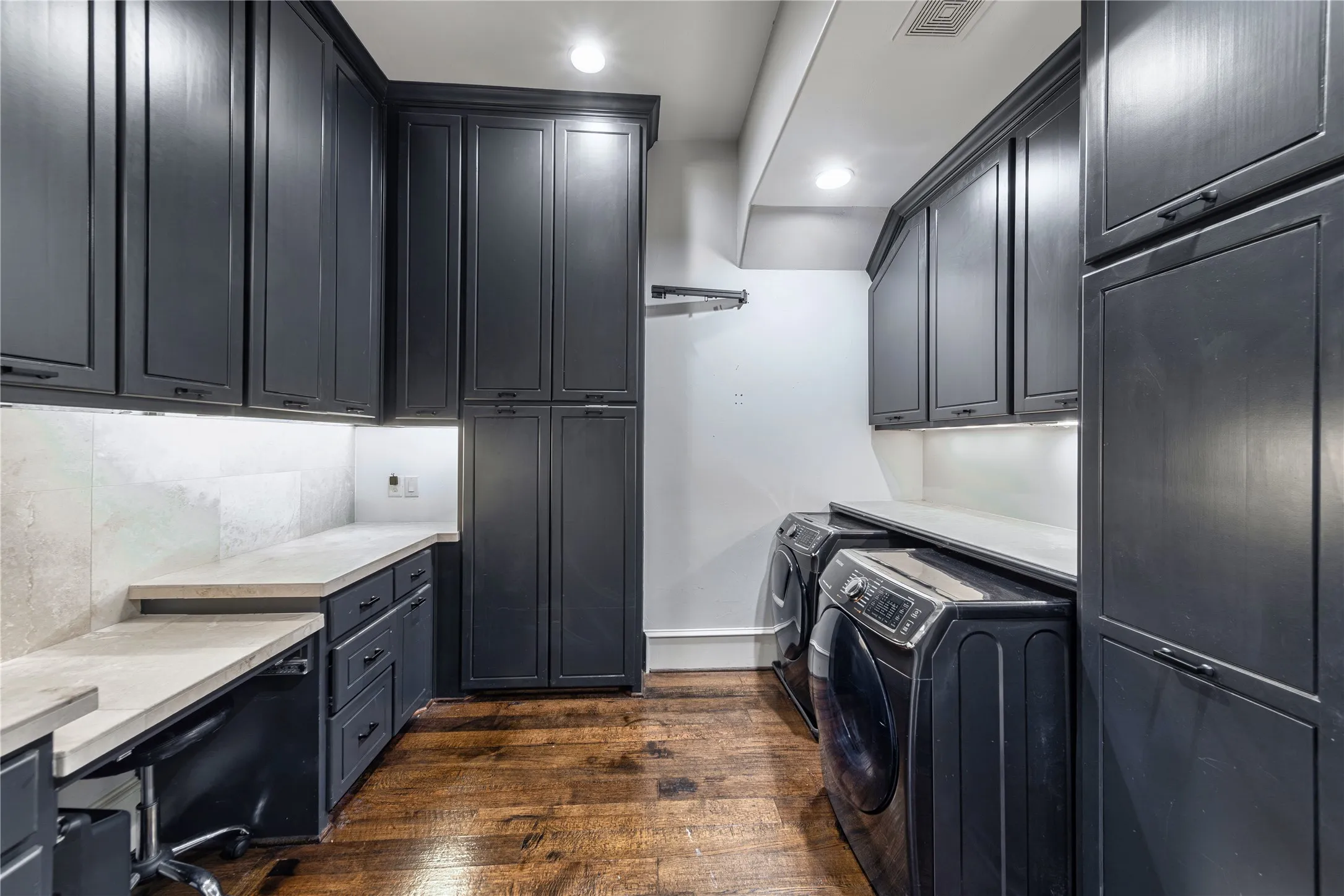 Single Family Residence For Rent in Dallas County , 3548 Bryn Mawr, University Park, Texas 75225, 5 Bedroom, 9 Bathroom, 3 Garage spaces, 9,550 Sqft, built in 2010, mls#21376672, Real Estate Agent in University Park, Homes For Rent in Dallas county, Homes For Rent in University Park, Realtor in University Park Texas, Real Estate Brokerage Independent Realty Texas, Luminita Cordes Realtor