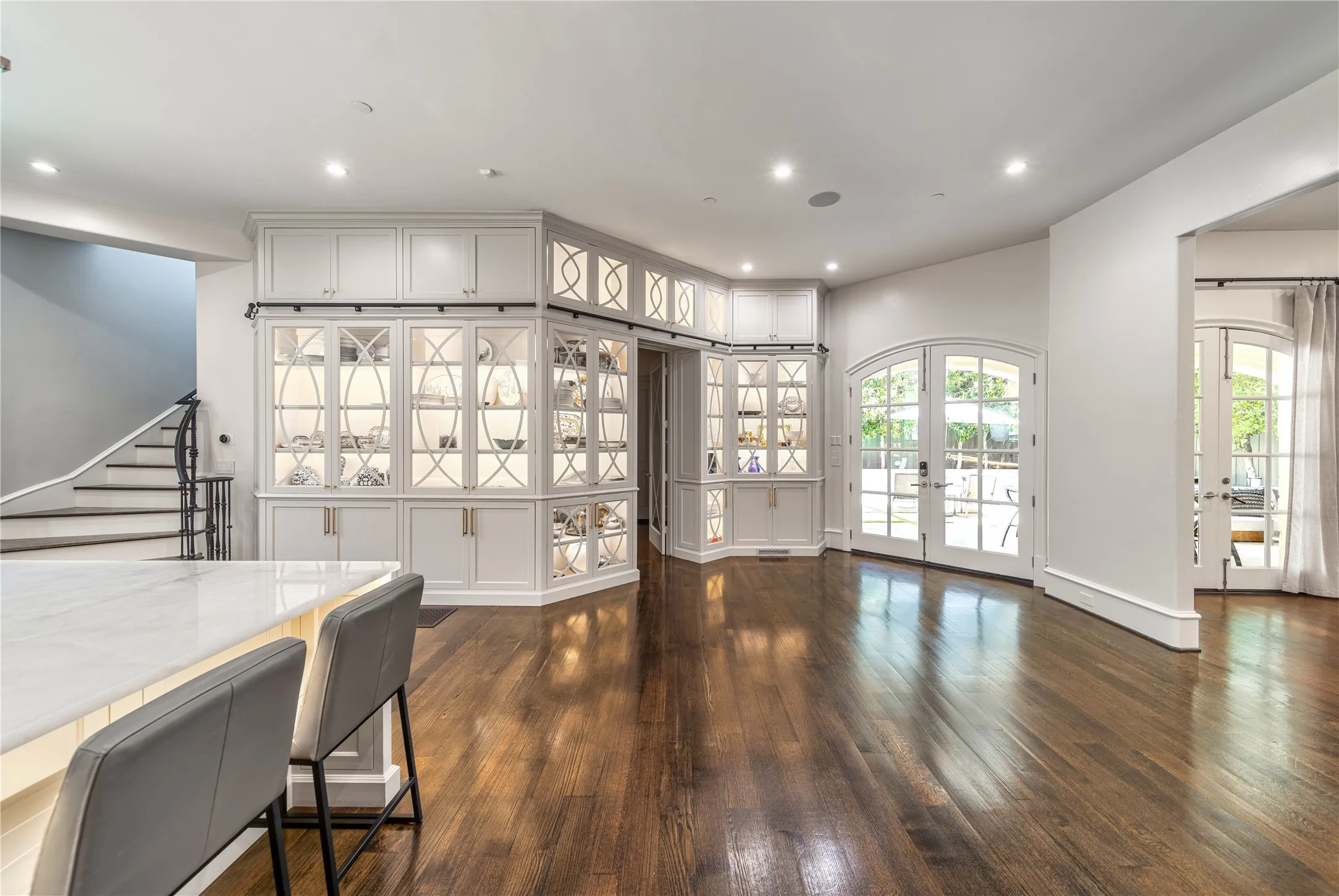 Single Family Residence For Rent in Dallas County , 3548 Bryn Mawr, University Park, Texas 75225, 5 Bedroom, 9 Bathroom, 3 Garage spaces, 9,550 Sqft, built in 2010, mls#21376672, Real Estate Agent in University Park, Homes For Rent in Dallas county, Homes For Rent in University Park, Realtor in University Park Texas, Real Estate Brokerage Independent Realty Texas, Luminita Cordes Realtor