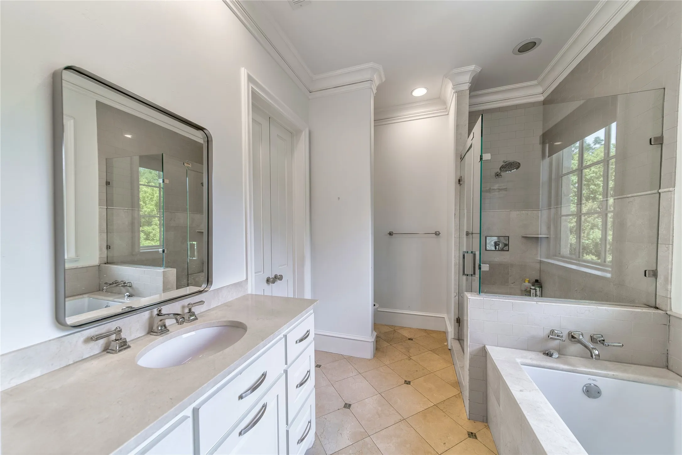 Single Family Residence For Rent in Dallas County , 3548 Bryn Mawr, University Park, Texas 75225, 5 Bedroom, 9 Bathroom, 3 Garage spaces, 9,550 Sqft, built in 2010, mls#21376672, Real Estate Agent in University Park, Homes For Rent in Dallas county, Homes For Rent in University Park, Realtor in University Park Texas, Real Estate Brokerage Independent Realty Texas, Luminita Cordes Realtor