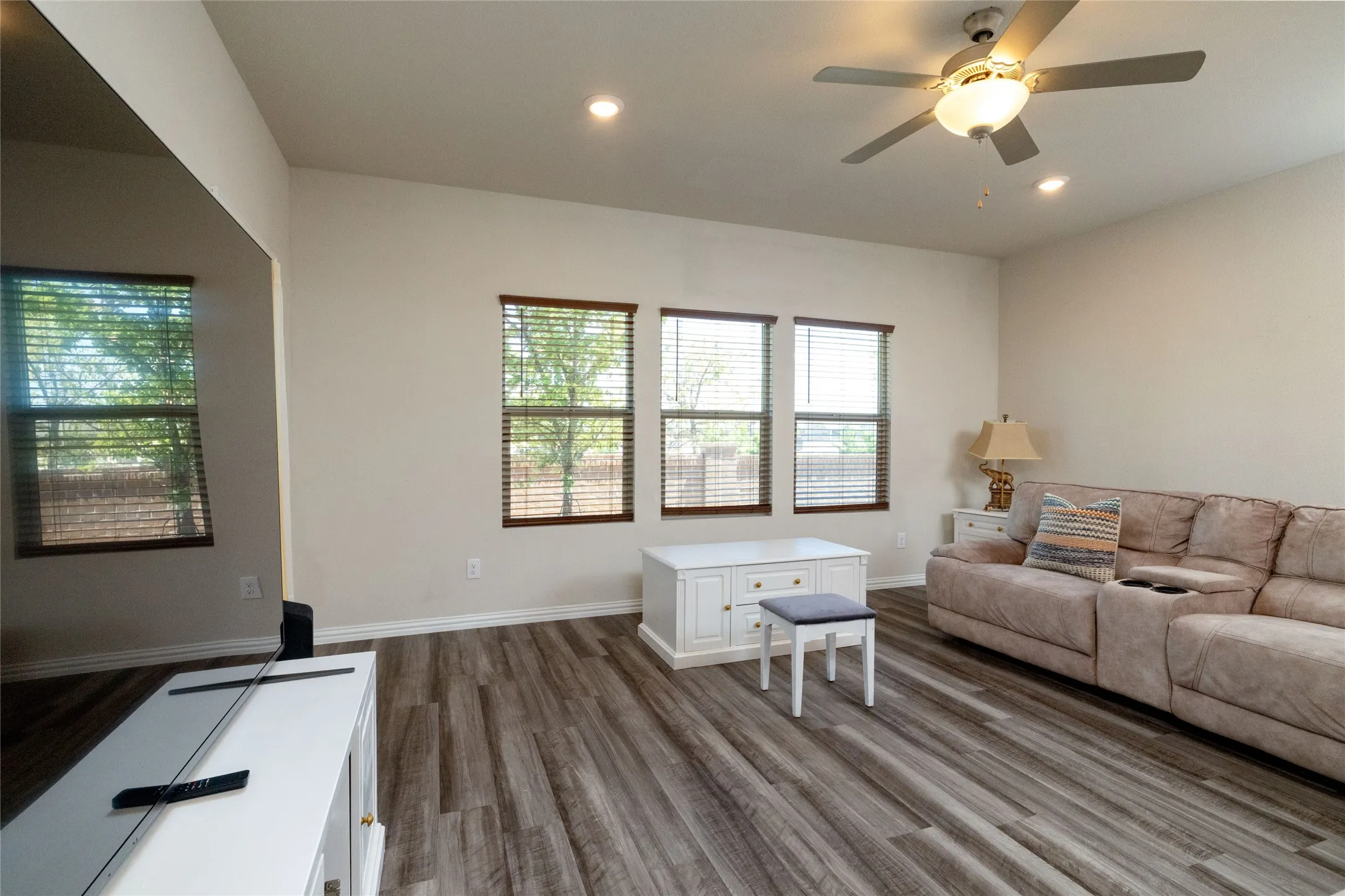 Single Family Residence For Sale in Tarrant County , 6017 Pathfinder Trail, Fort Worth, Texas 76179, 4 Bedroom, 3 Bathroom, 2 Garage spaces, 2,894 Sqft, built in 2021, mls#21367922, Real Estate Agent in Fort Worth, Homes For Sale in Tarrant county, Homes For Sale in Fort Worth, Realtor in Fort Worth Texas, Real Estate Brokerage Independent Realty Texas, Luminita Cordes Realtor