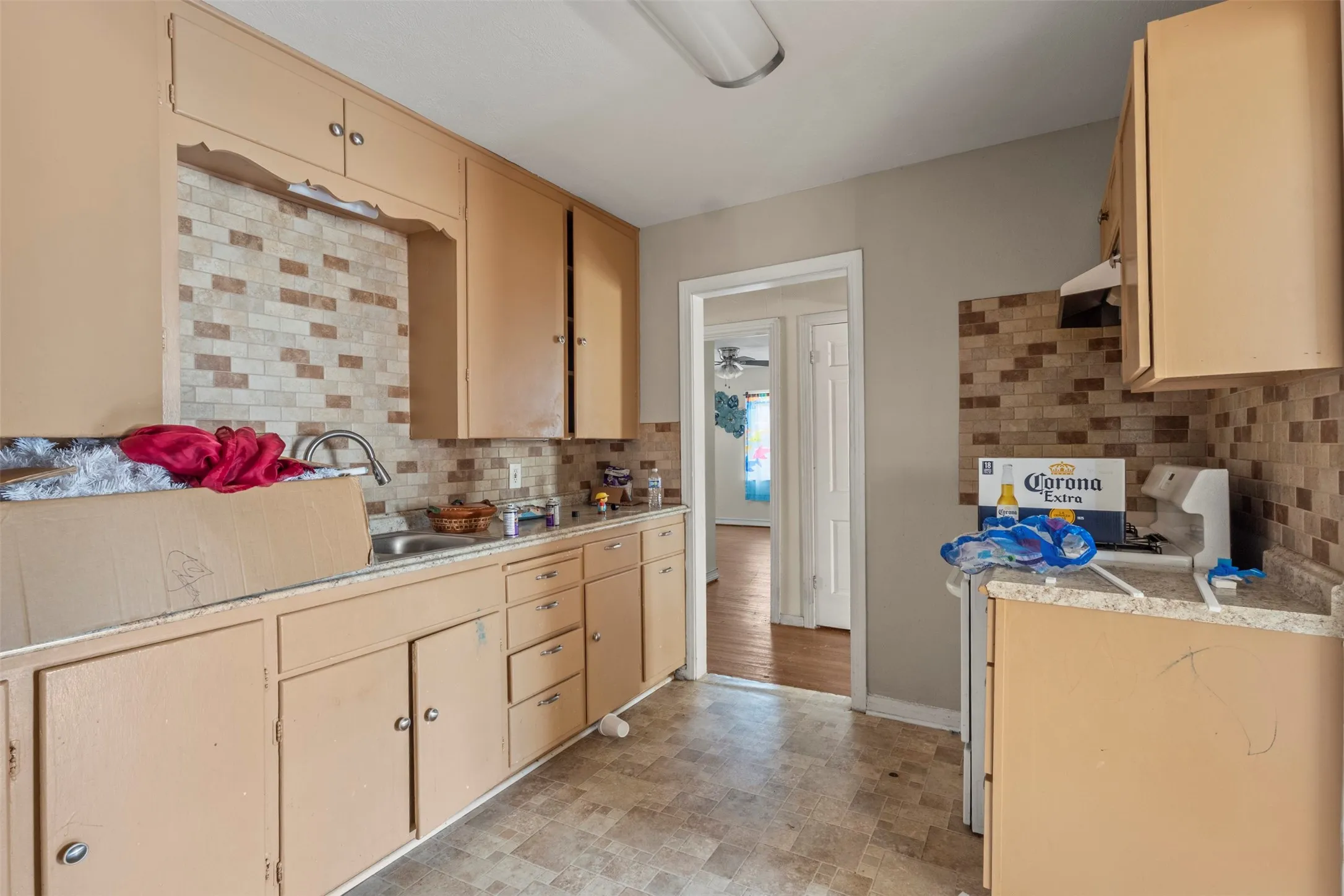 Single Family Residence For Sale in Tarrant County , 1301 E Ramsey Avenue, Fort Worth, Texas 76104, 3 Bedroom, 1 Bathroom, 2 Garage spaces, 1,016 Sqft, built in 1953, mls#21375479, Real Estate Agent in Fort Worth, Homes For Sale in Tarrant county, Homes For Sale in Fort Worth, Realtor in Fort Worth Texas, Real Estate Brokerage Independent Realty Texas, Luminita Cordes Realtor