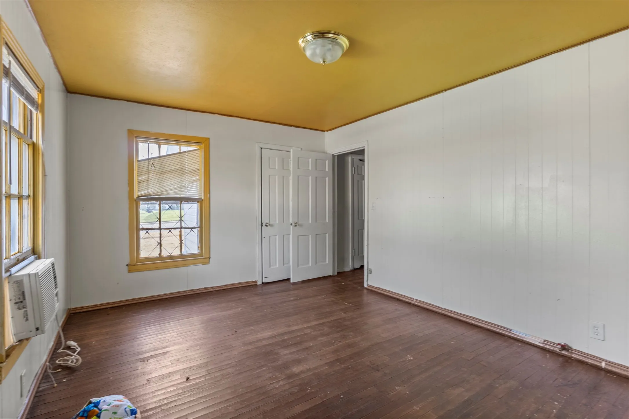 Single Family Residence For Sale in Tarrant County , 1301 E Ramsey Avenue, Fort Worth, Texas 76104, 3 Bedroom, 1 Bathroom, 2 Garage spaces, 1,016 Sqft, built in 1953, mls#21375479, Real Estate Agent in Fort Worth, Homes For Sale in Tarrant county, Homes For Sale in Fort Worth, Realtor in Fort Worth Texas, Real Estate Brokerage Independent Realty Texas, Luminita Cordes Realtor