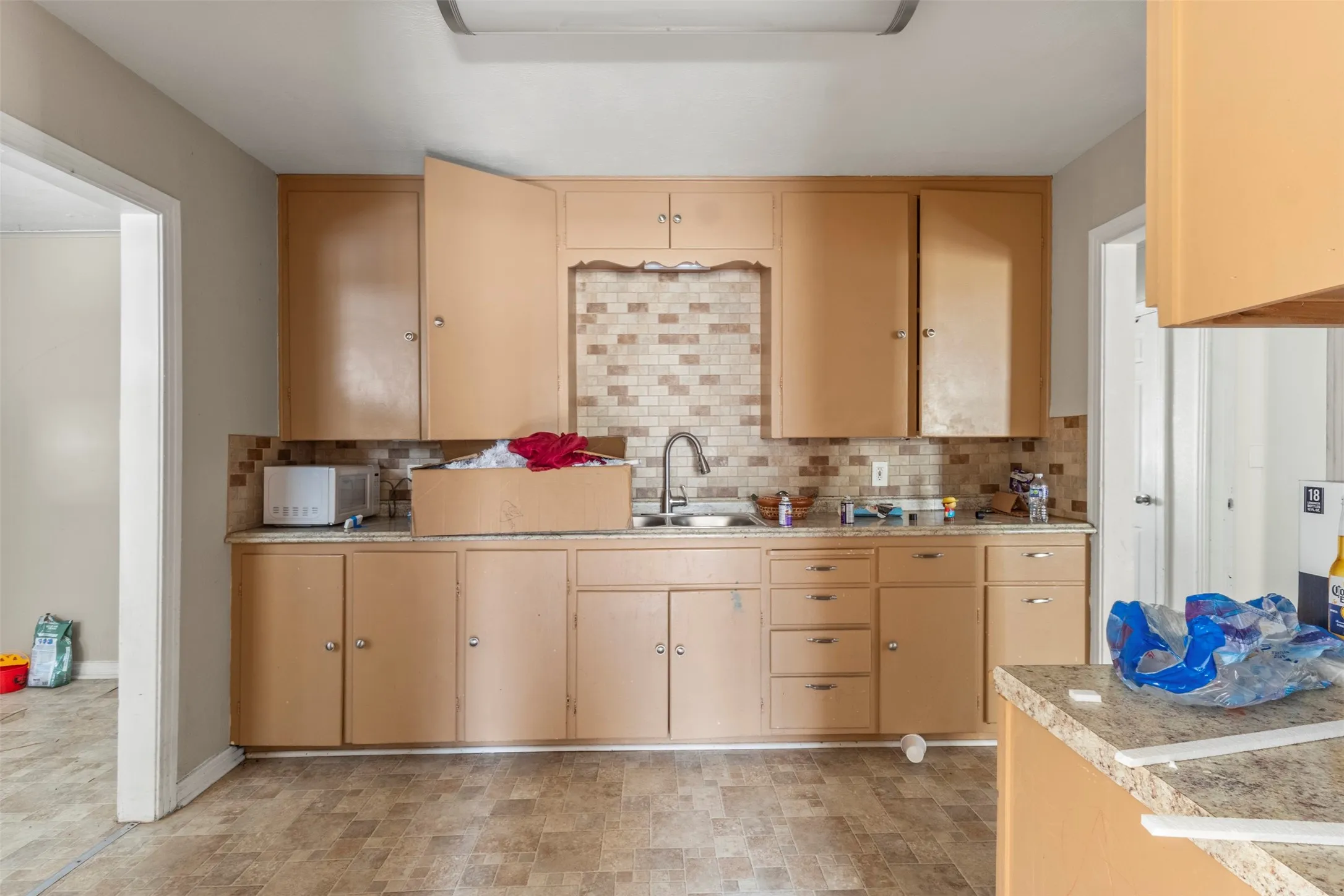 Single Family Residence For Sale in Tarrant County , 1301 E Ramsey Avenue, Fort Worth, Texas 76104, 3 Bedroom, 1 Bathroom, 2 Garage spaces, 1,016 Sqft, built in 1953, mls#21375479, Real Estate Agent in Fort Worth, Homes For Sale in Tarrant county, Homes For Sale in Fort Worth, Realtor in Fort Worth Texas, Real Estate Brokerage Independent Realty Texas, Luminita Cordes Realtor
