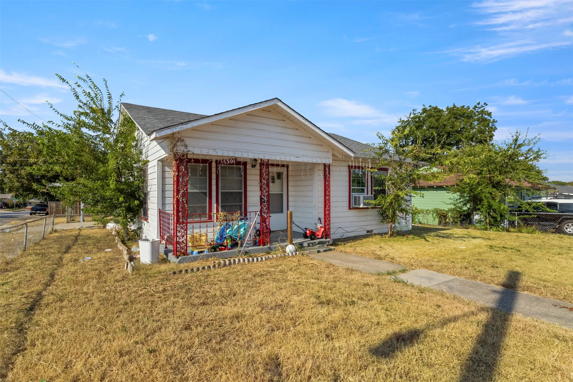 Single Family Residence For Sale in Tarrant County , 1301 E Ramsey Avenue, Fort Worth, Texas 76104, 3 Bedroom, 1 Bathroom, 2 Garage spaces, 1,016 Sqft, built in 1953, mls#21375479, Real Estate Agent in Fort Worth, Homes For Sale in Tarrant county, Homes For Sale in Fort Worth, Realtor in Fort Worth Texas, Real Estate Brokerage Independent Realty Texas, Luminita Cordes Realtor