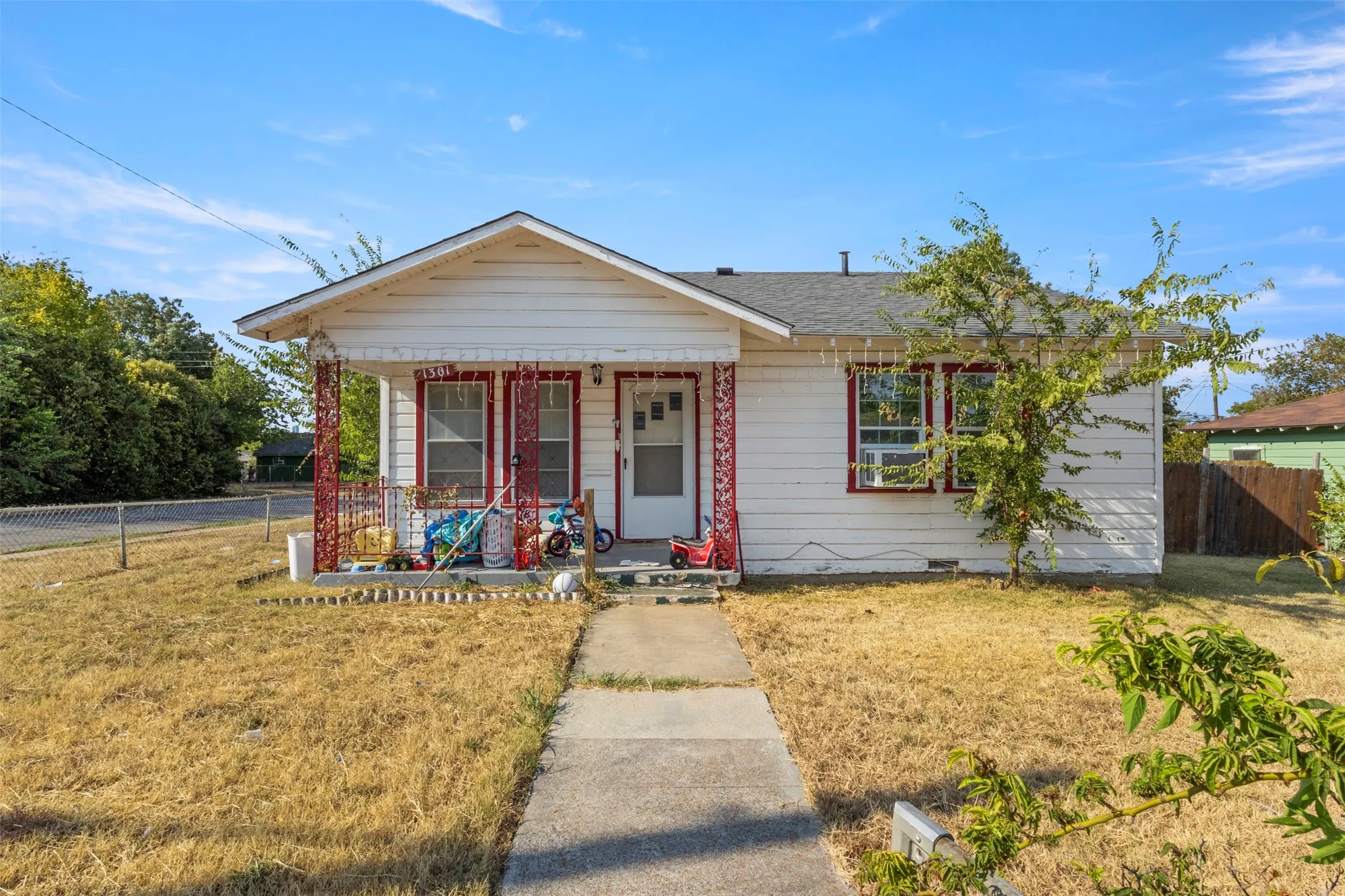 Single Family Residence For Sale in Tarrant County , 1301 E Ramsey Avenue, Fort Worth, Texas 76104, 3 Bedroom, 1 Bathroom, 2 Garage spaces, 1,016 Sqft, built in 1953, mls#21375479, Real Estate Agent in Fort Worth, Homes For Sale in Tarrant county, Homes For Sale in Fort Worth, Realtor in Fort Worth Texas, Real Estate Brokerage Independent Realty Texas, Luminita Cordes Realtor