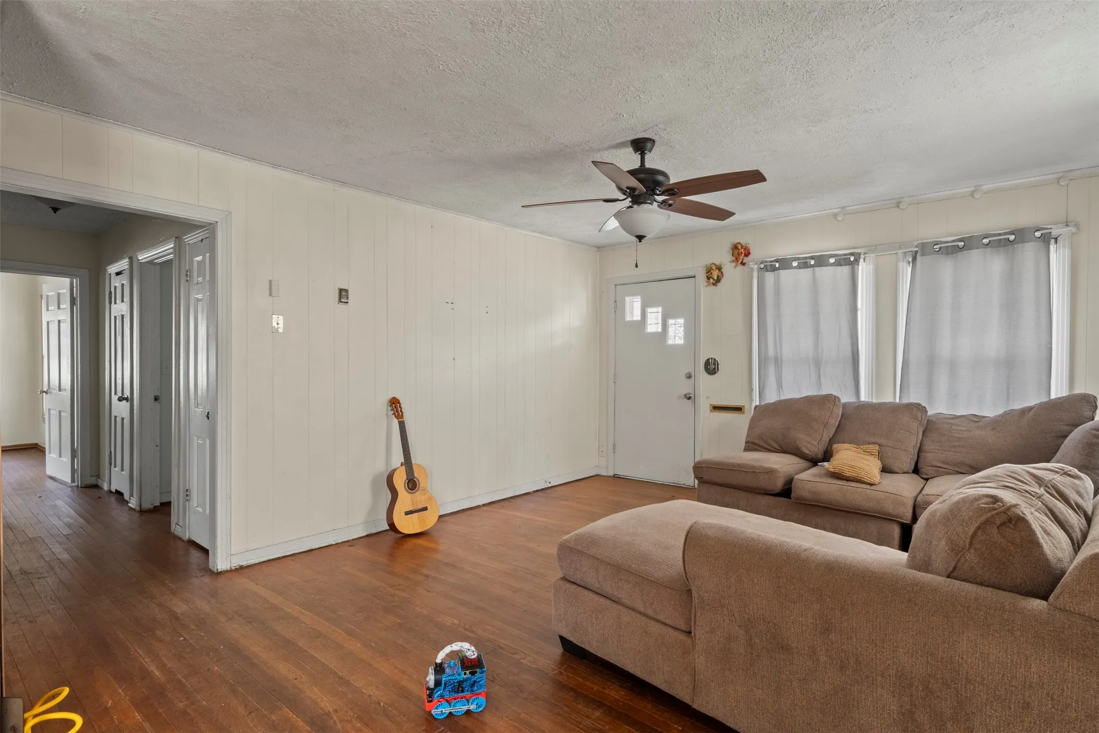 Single Family Residence For Sale in Tarrant County , 1301 E Ramsey Avenue, Fort Worth, Texas 76104, 3 Bedroom, 1 Bathroom, 2 Garage spaces, 1,016 Sqft, built in 1953, mls#21375479, Real Estate Agent in Fort Worth, Homes For Sale in Tarrant county, Homes For Sale in Fort Worth, Realtor in Fort Worth Texas, Real Estate Brokerage Independent Realty Texas, Luminita Cordes Realtor