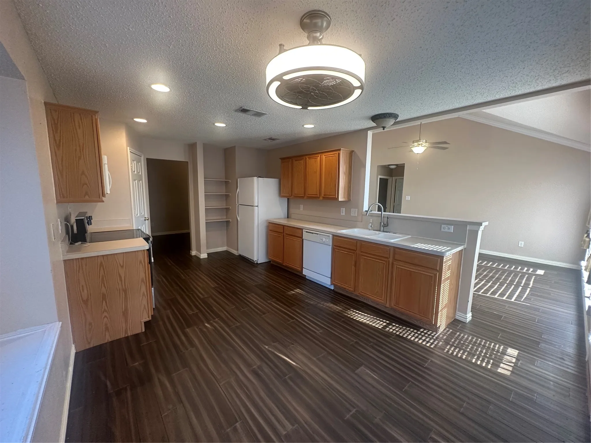 Single Family Residence For Rent in Tarrant County , 6705 Cambrian Way, Fort Worth, Texas 76137, 4 Bedroom, 2 Bathroom, 2 Garage spaces, 2,314 Sqft, built in 1999, mls#21372148, Real Estate Agent in Fort Worth, Homes For Rent in Tarrant county, Homes For Rent in Fort Worth, Realtor in Fort Worth Texas, Real Estate Brokerage Independent Realty Texas, Luminita Cordes Realtor