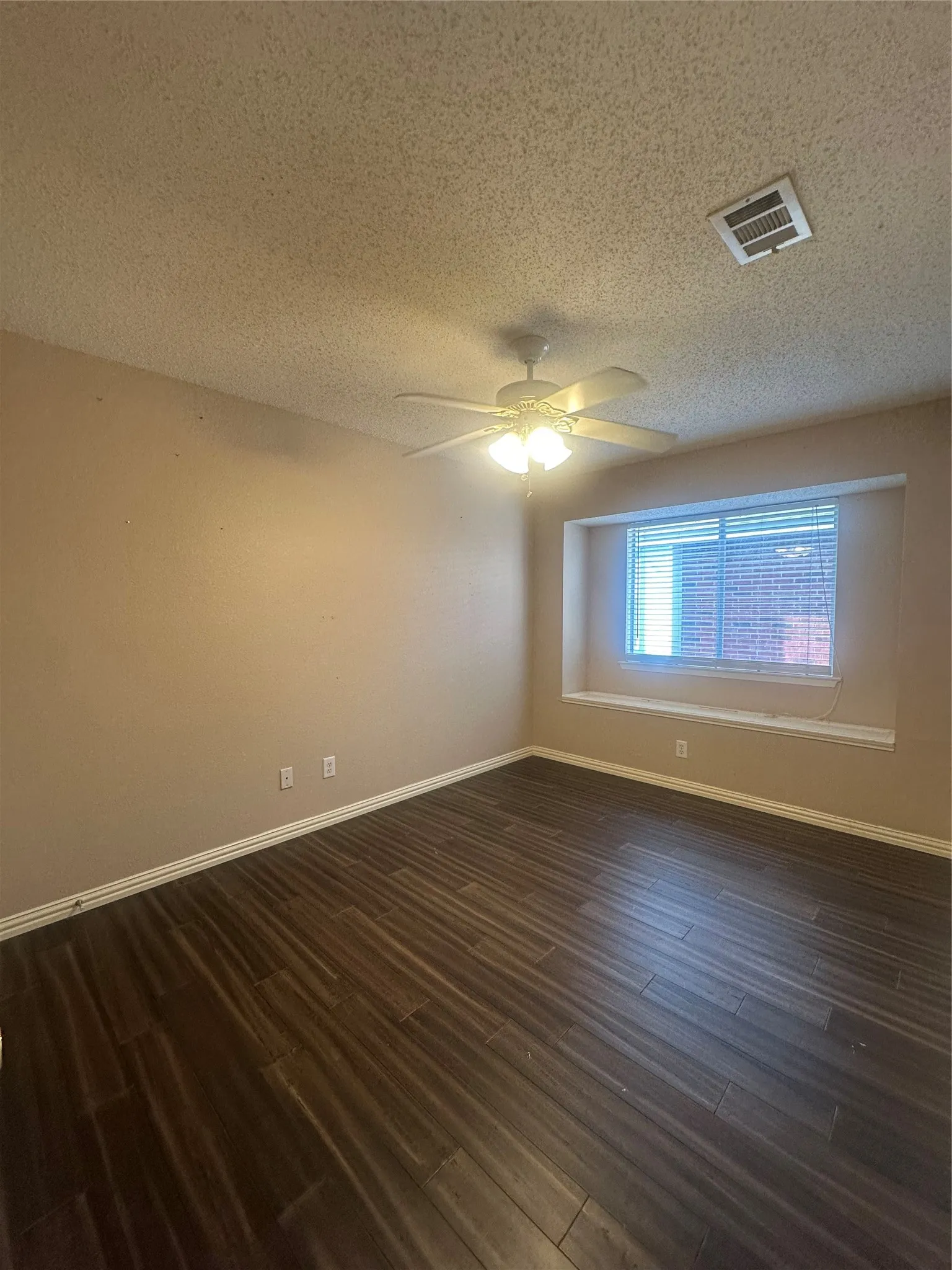 Single Family Residence For Rent in Tarrant County , 6705 Cambrian Way, Fort Worth, Texas 76137, 4 Bedroom, 2 Bathroom, 2 Garage spaces, 2,314 Sqft, built in 1999, mls#21372148, Real Estate Agent in Fort Worth, Homes For Rent in Tarrant county, Homes For Rent in Fort Worth, Realtor in Fort Worth Texas, Real Estate Brokerage Independent Realty Texas, Luminita Cordes Realtor