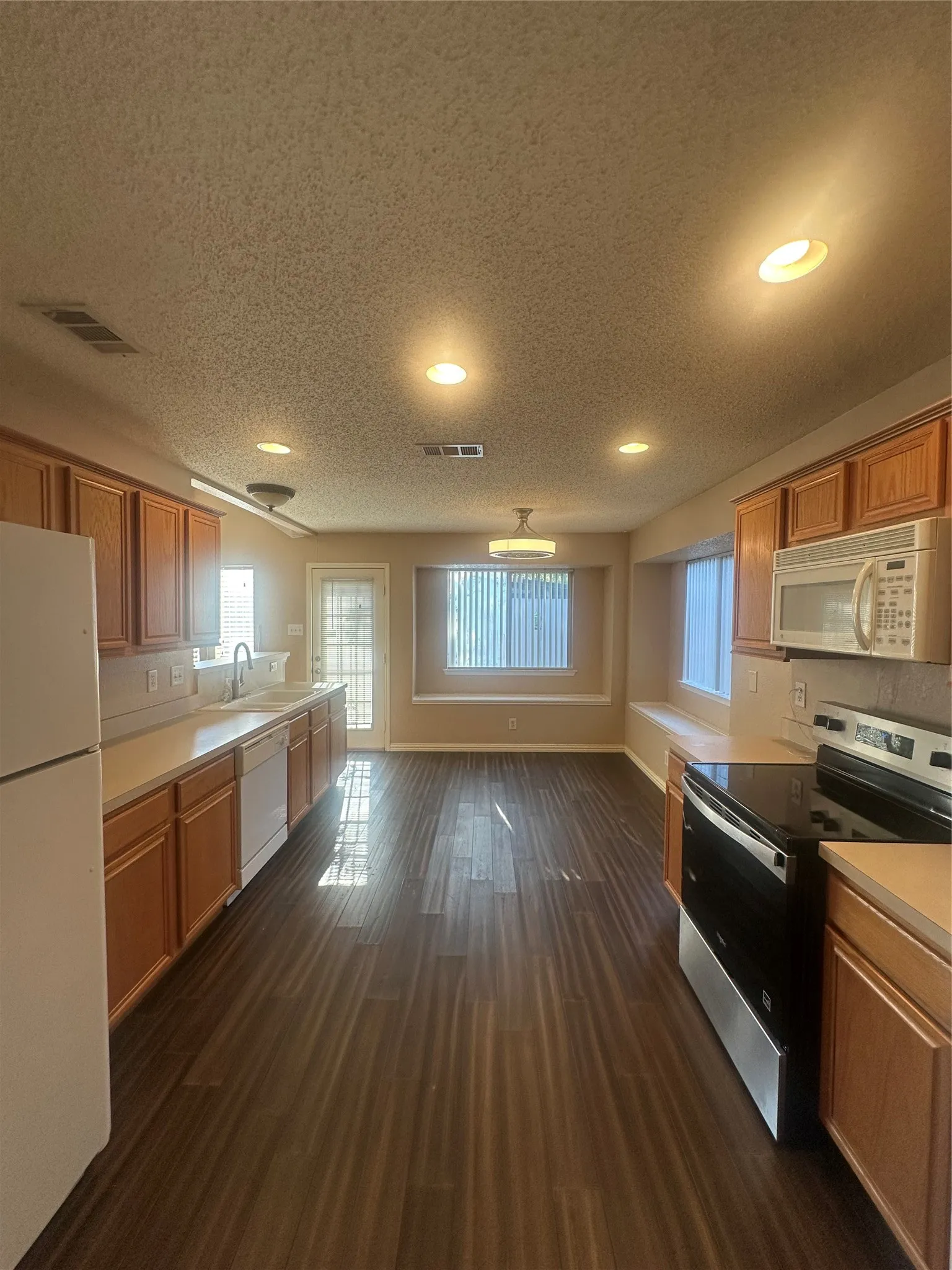 Single Family Residence For Rent in Tarrant County , 6705 Cambrian Way, Fort Worth, Texas 76137, 4 Bedroom, 2 Bathroom, 2 Garage spaces, 2,314 Sqft, built in 1999, mls#21372148, Real Estate Agent in Fort Worth, Homes For Rent in Tarrant county, Homes For Rent in Fort Worth, Realtor in Fort Worth Texas, Real Estate Brokerage Independent Realty Texas, Luminita Cordes Realtor