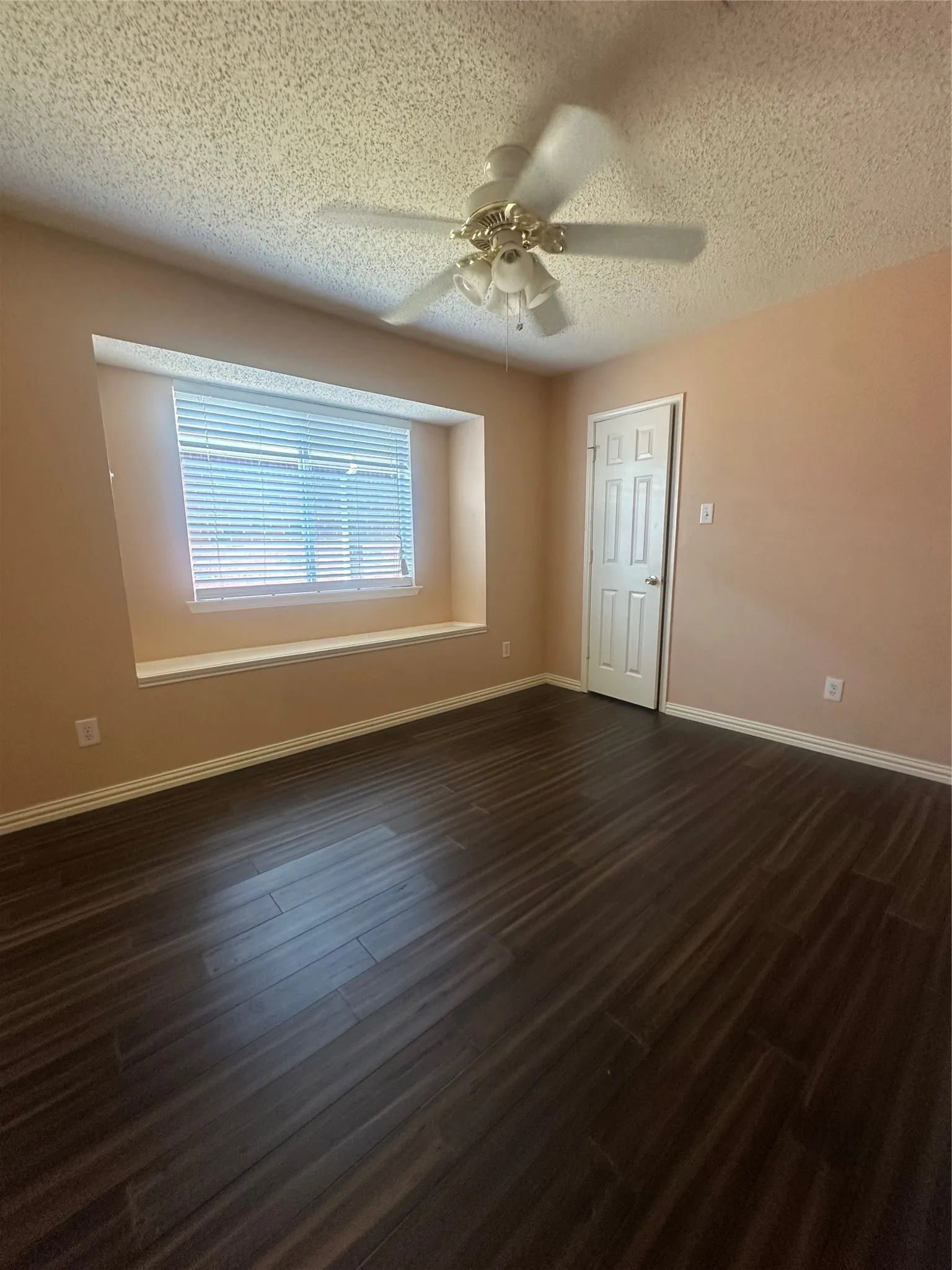 Single Family Residence For Rent in Tarrant County , 6705 Cambrian Way, Fort Worth, Texas 76137, 4 Bedroom, 2 Bathroom, 2 Garage spaces, 2,314 Sqft, built in 1999, mls#21372148, Real Estate Agent in Fort Worth, Homes For Rent in Tarrant county, Homes For Rent in Fort Worth, Realtor in Fort Worth Texas, Real Estate Brokerage Independent Realty Texas, Luminita Cordes Realtor