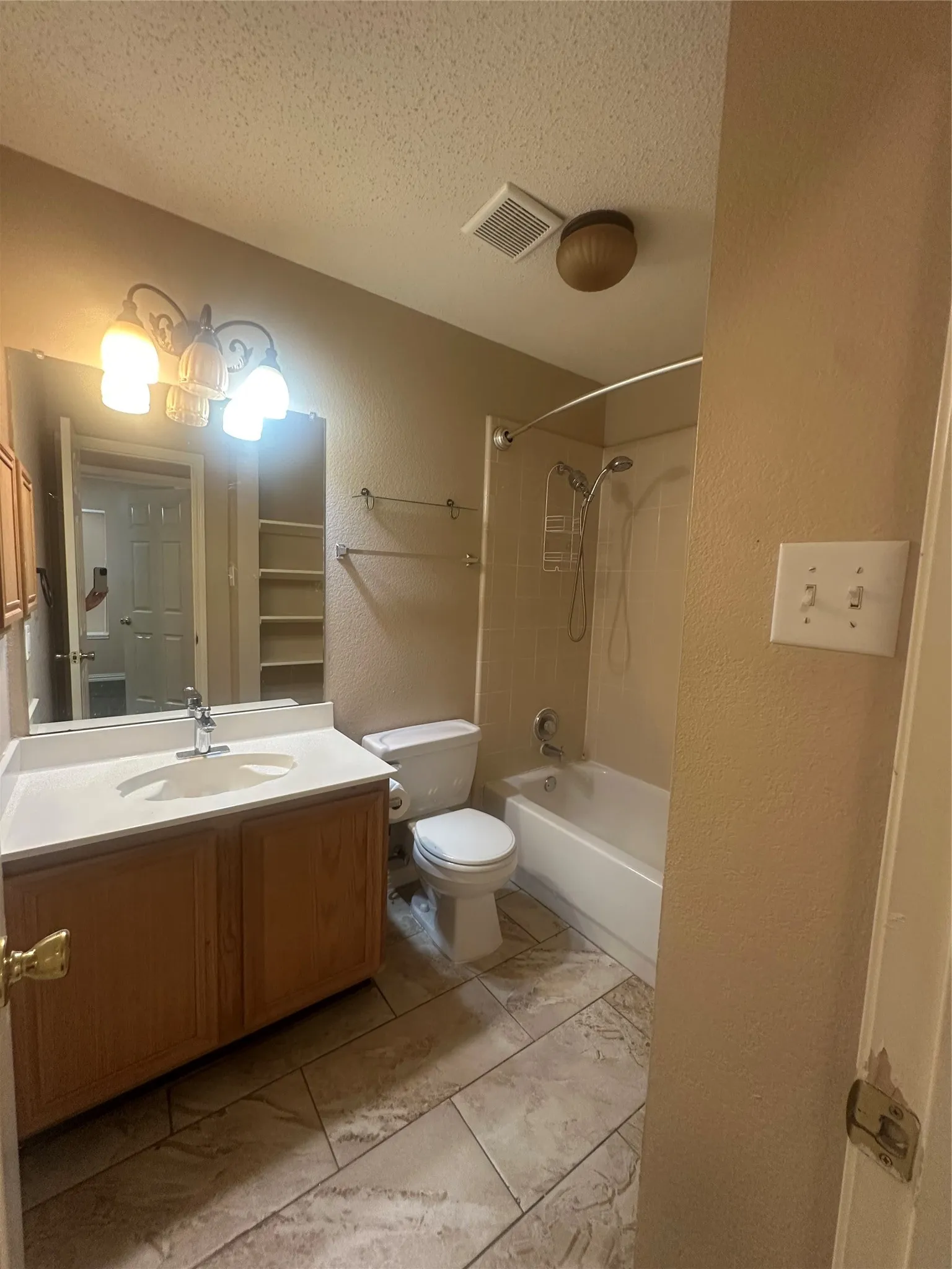 Single Family Residence For Rent in Tarrant County , 6705 Cambrian Way, Fort Worth, Texas 76137, 4 Bedroom, 2 Bathroom, 2 Garage spaces, 2,314 Sqft, built in 1999, mls#21372148, Real Estate Agent in Fort Worth, Homes For Rent in Tarrant county, Homes For Rent in Fort Worth, Realtor in Fort Worth Texas, Real Estate Brokerage Independent Realty Texas, Luminita Cordes Realtor