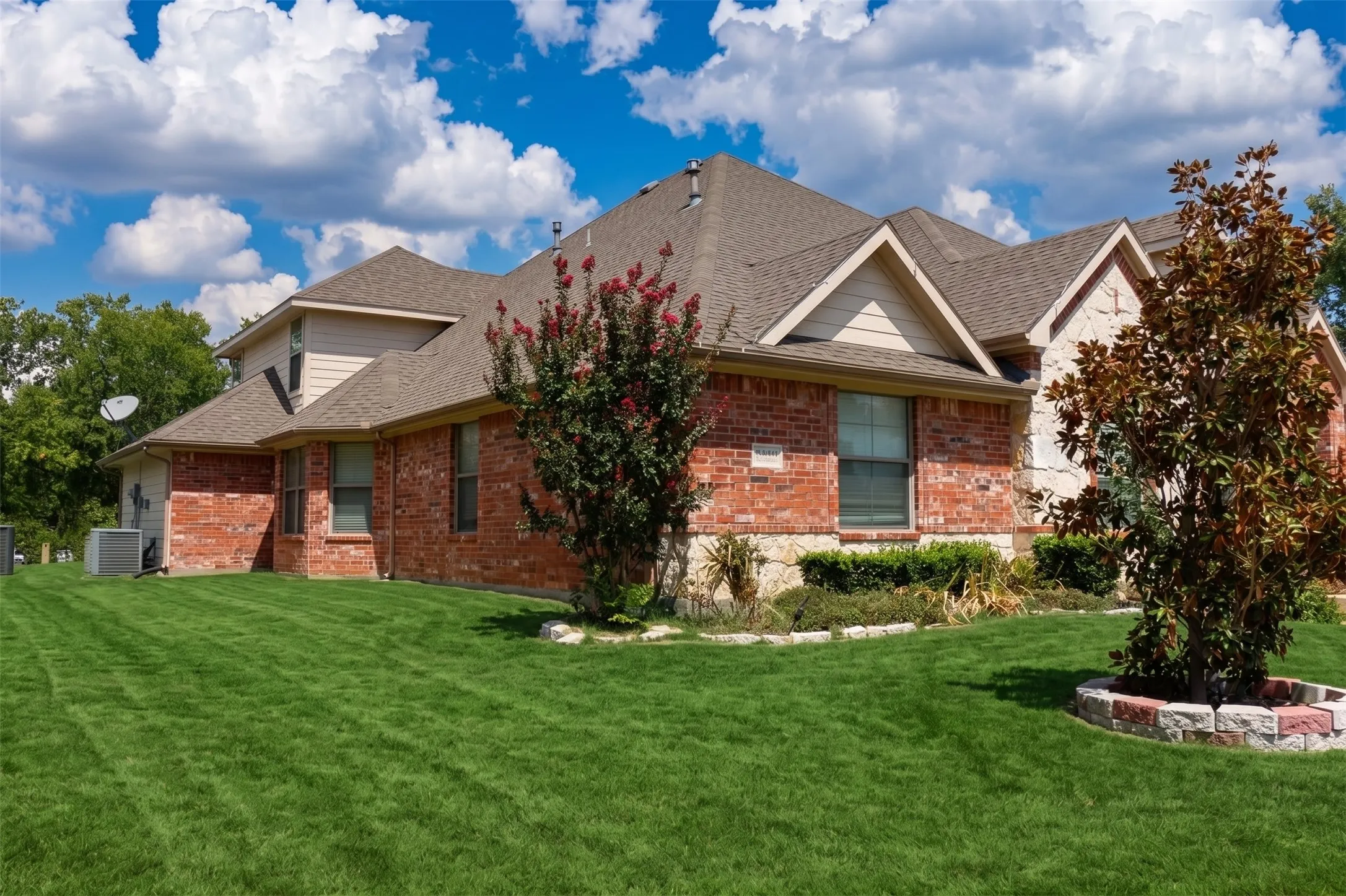 Single Family Residence For Rent in Dallas County , 909 Blazing Star Drive, Garland, Texas 75043, 4 Bedroom, 3 Bathroom, 3 Garage spaces, 2,754 Sqft, built in 2005, mls#21376541, Real Estate Agent in Garland, Homes For Rent in Dallas county, Homes For Rent in Garland, Realtor in Garland Texas, Real Estate Brokerage Independent Realty Texas, Luminita Cordes Realtor