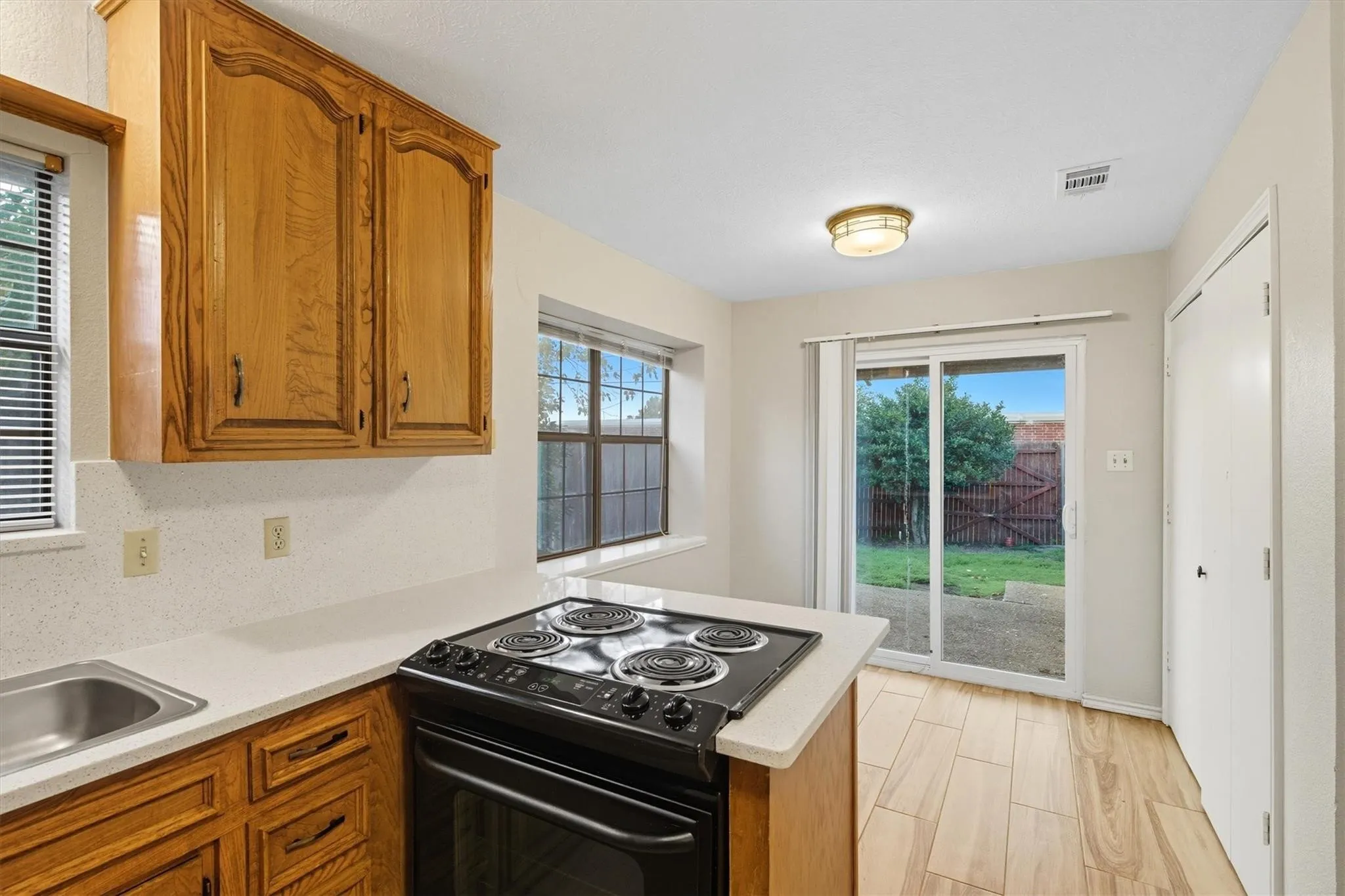Duplex For Rent in Collin County , 4020 San Mateo Drive, Plano, Texas 75093, 3 Bedroom, 2 Bathroom, 2 Garage spaces, 1,550 Sqft, built in 1982, mls#21375453, Real Estate Agent in Plano, Homes For Rent in Collin county, Homes For Rent in Plano, Realtor in Plano Texas, Real Estate Brokerage Independent Realty Texas, Luminita Cordes Realtor