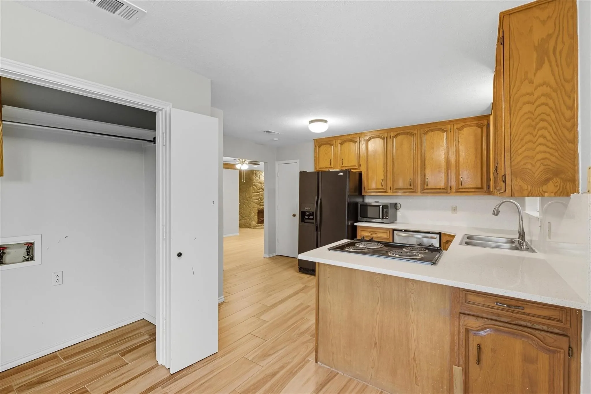 Duplex For Rent in Collin County , 4020 San Mateo Drive, Plano, Texas 75093, 3 Bedroom, 2 Bathroom, 2 Garage spaces, 1,550 Sqft, built in 1982, mls#21375453, Real Estate Agent in Plano, Homes For Rent in Collin county, Homes For Rent in Plano, Realtor in Plano Texas, Real Estate Brokerage Independent Realty Texas, Luminita Cordes Realtor