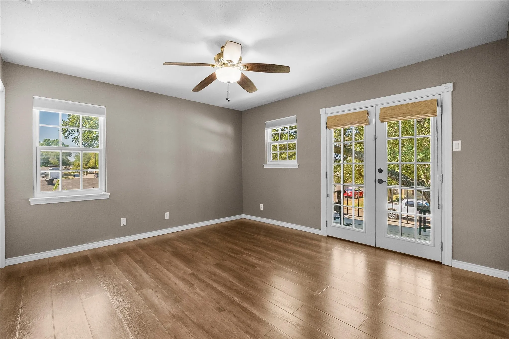 Auxiliary bedroom includes private balcony