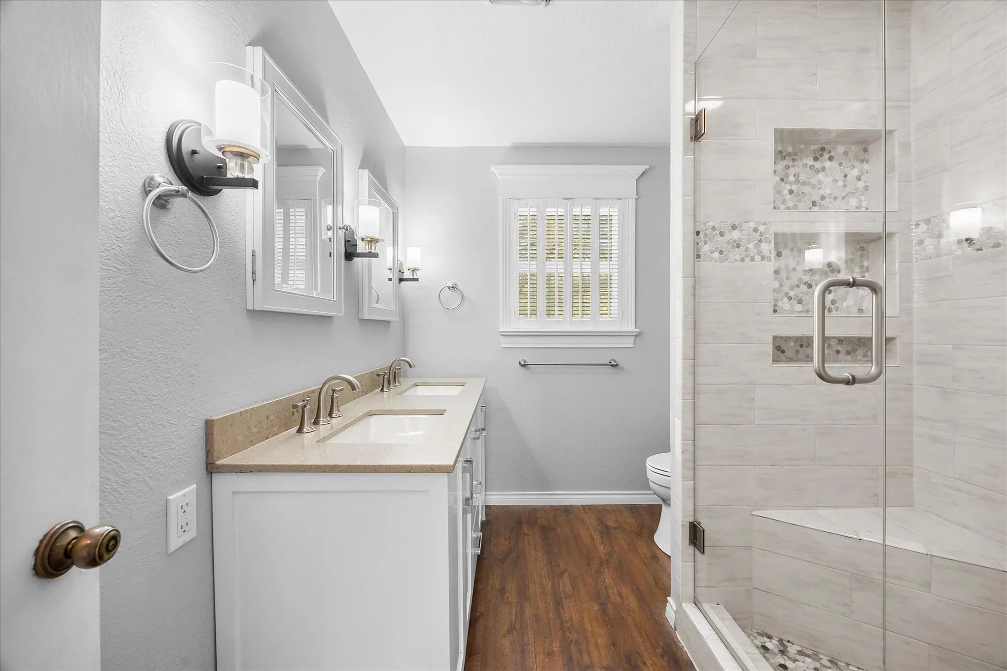 Spa style bath includes oversized shower