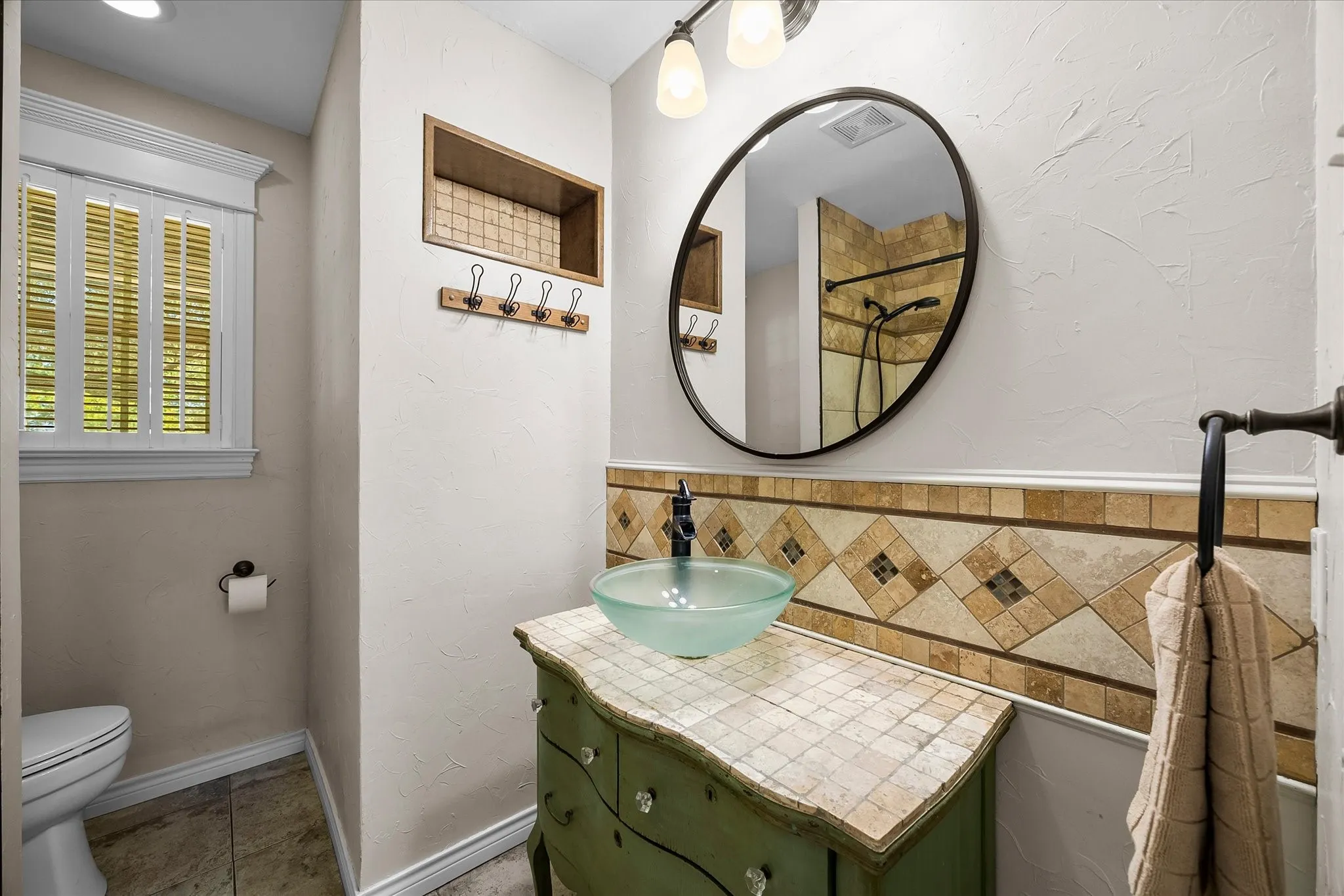 Guest full bath