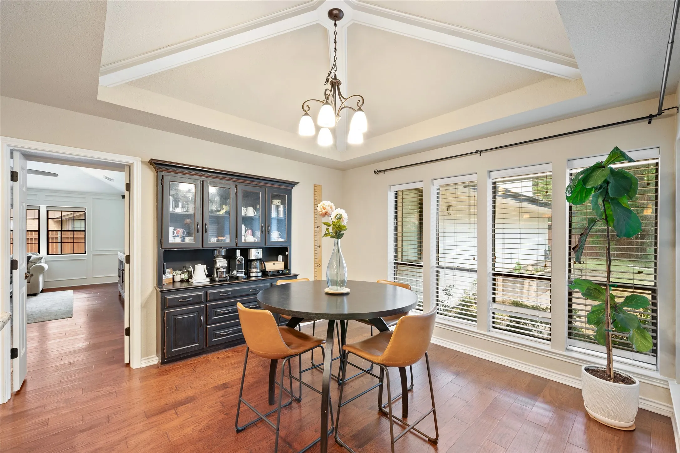 Single Family Residence For Sale in Tarrant County , 3005 Glasgow Drive, Arlington, Texas 76015, 3 Bedroom, 3 Bathroom, 2 Garage spaces, 3,218 Sqft, built in 1978, mls#21373526, Real Estate Agent in Arlington, Homes For Sale in Tarrant county, Homes For Sale in Arlington, Realtor in Arlington Texas, Real Estate Brokerage Independent Realty Texas, Luminita Cordes Realtor