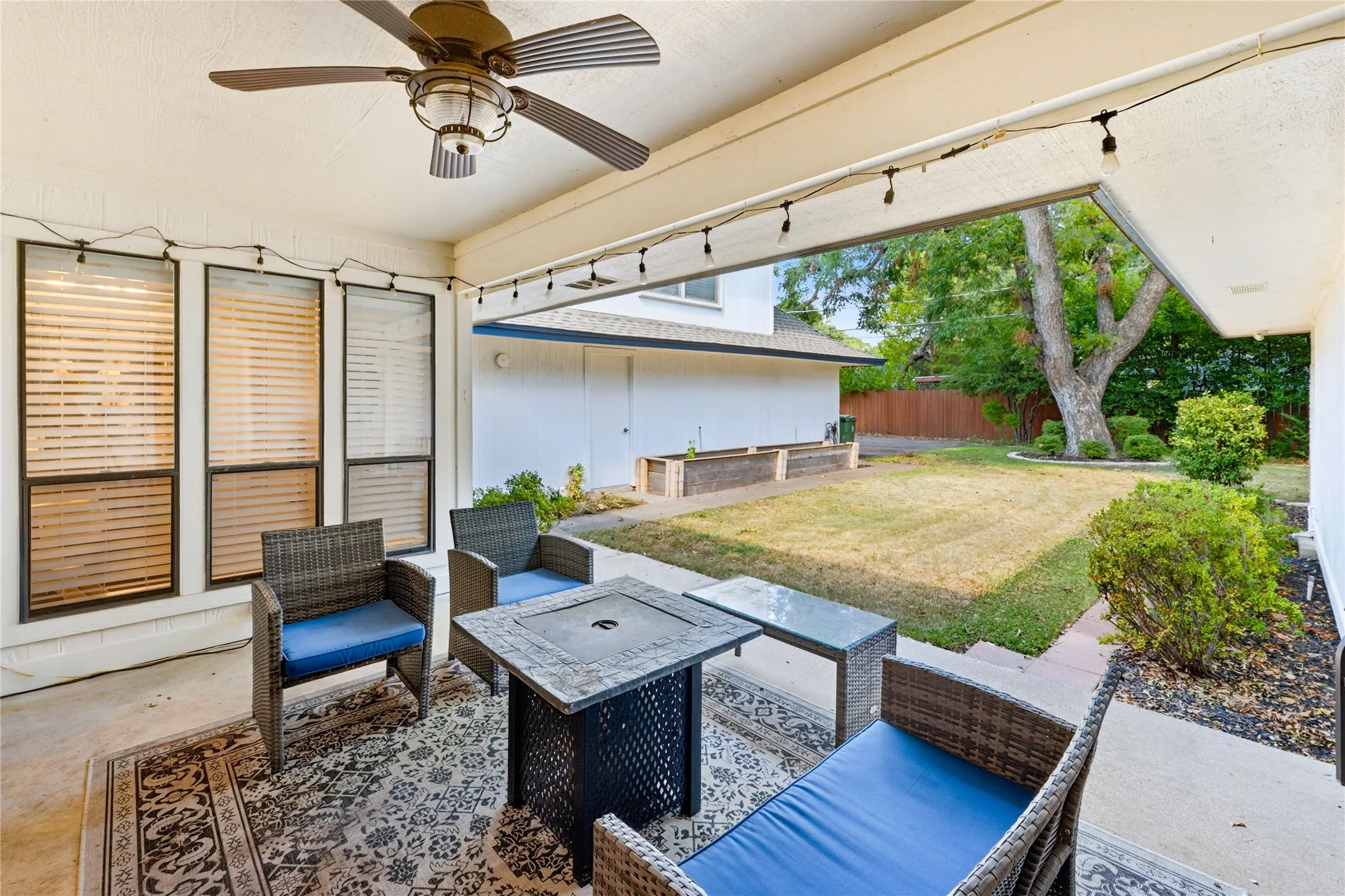 Single Family Residence For Sale in Tarrant County , 3005 Glasgow Drive, Arlington, Texas 76015, 3 Bedroom, 3 Bathroom, 2 Garage spaces, 3,218 Sqft, built in 1978, mls#21373526, Real Estate Agent in Arlington, Homes For Sale in Tarrant county, Homes For Sale in Arlington, Realtor in Arlington Texas, Real Estate Brokerage Independent Realty Texas, Luminita Cordes Realtor