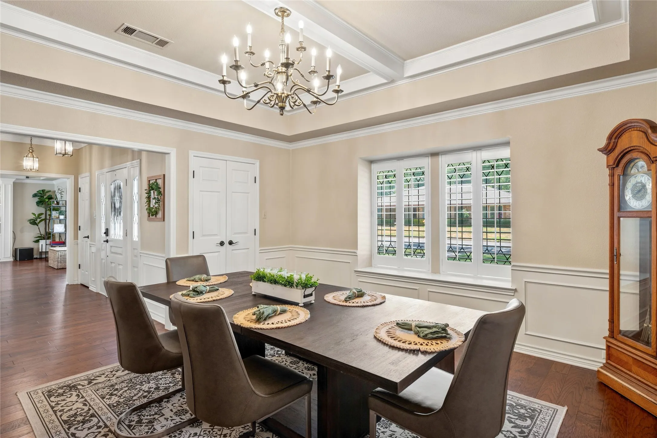 Single Family Residence For Sale in Tarrant County , 3005 Glasgow Drive, Arlington, Texas 76015, 3 Bedroom, 3 Bathroom, 2 Garage spaces, 3,218 Sqft, built in 1978, mls#21373526, Real Estate Agent in Arlington, Homes For Sale in Tarrant county, Homes For Sale in Arlington, Realtor in Arlington Texas, Real Estate Brokerage Independent Realty Texas, Luminita Cordes Realtor