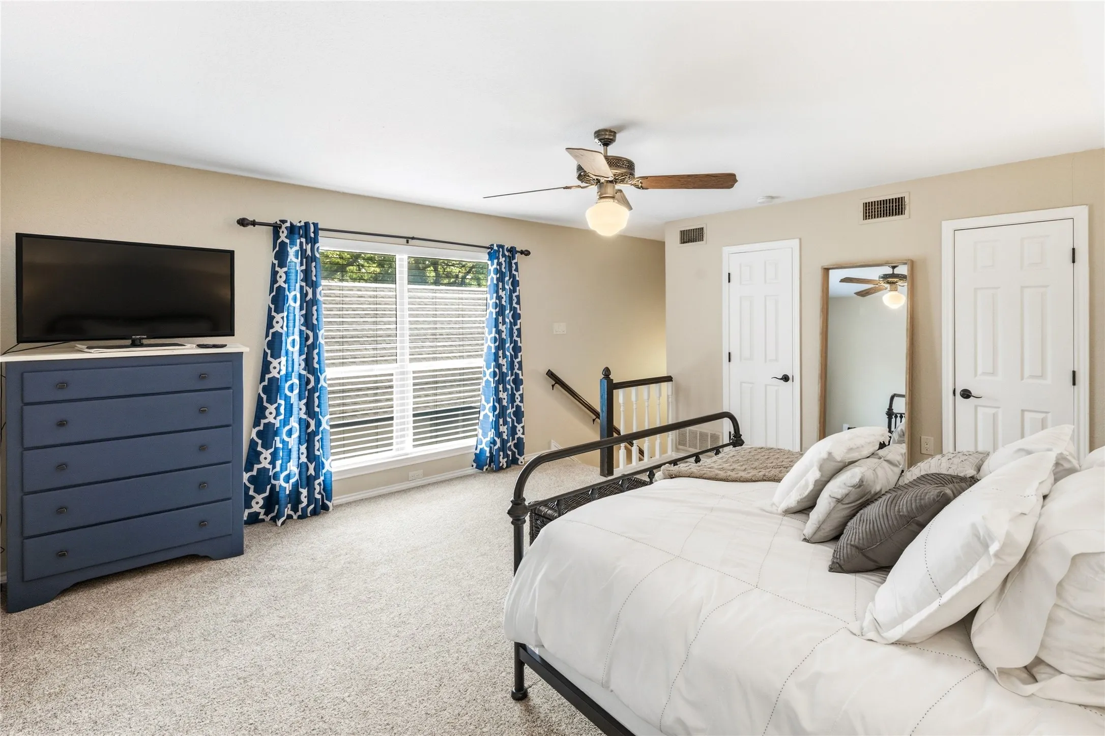 Single Family Residence For Sale in Tarrant County , 3005 Glasgow Drive, Arlington, Texas 76015, 3 Bedroom, 3 Bathroom, 2 Garage spaces, 3,218 Sqft, built in 1978, mls#21373526, Real Estate Agent in Arlington, Homes For Sale in Tarrant county, Homes For Sale in Arlington, Realtor in Arlington Texas, Real Estate Brokerage Independent Realty Texas, Luminita Cordes Realtor
