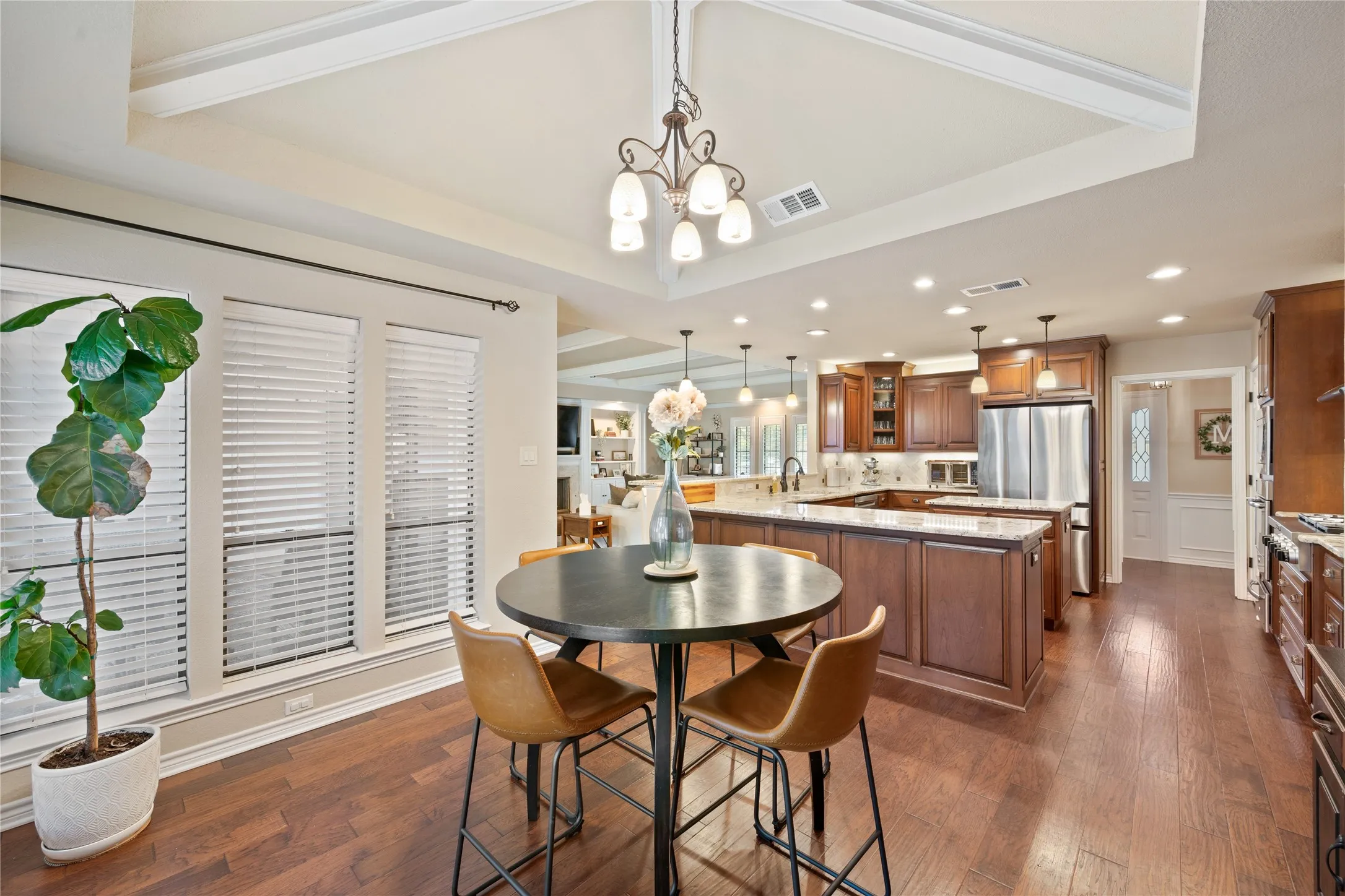 Single Family Residence For Sale in Tarrant County , 3005 Glasgow Drive, Arlington, Texas 76015, 3 Bedroom, 3 Bathroom, 2 Garage spaces, 3,218 Sqft, built in 1978, mls#21373526, Real Estate Agent in Arlington, Homes For Sale in Tarrant county, Homes For Sale in Arlington, Realtor in Arlington Texas, Real Estate Brokerage Independent Realty Texas, Luminita Cordes Realtor