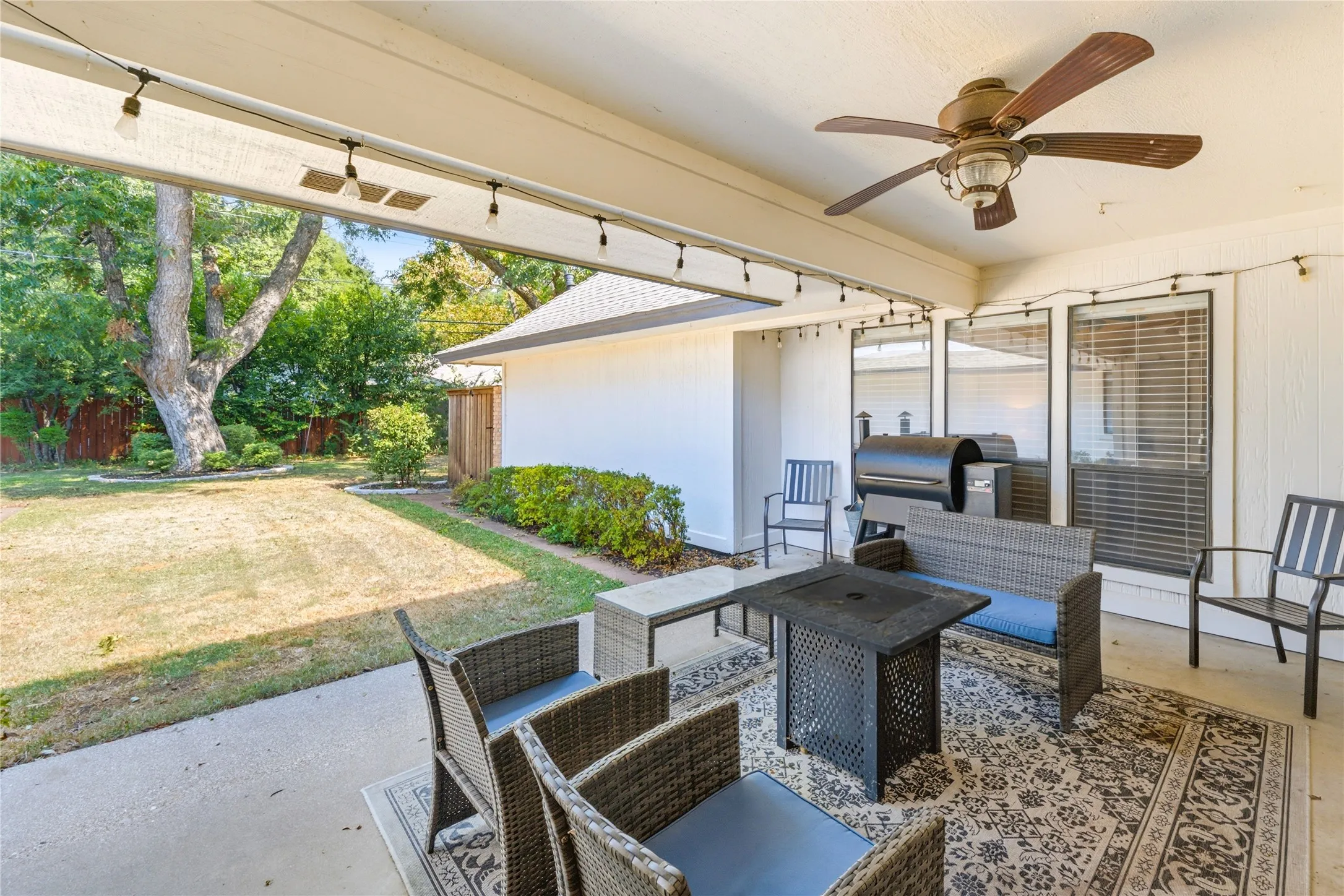 Single Family Residence For Sale in Tarrant County , 3005 Glasgow Drive, Arlington, Texas 76015, 3 Bedroom, 3 Bathroom, 2 Garage spaces, 3,218 Sqft, built in 1978, mls#21373526, Real Estate Agent in Arlington, Homes For Sale in Tarrant county, Homes For Sale in Arlington, Realtor in Arlington Texas, Real Estate Brokerage Independent Realty Texas, Luminita Cordes Realtor