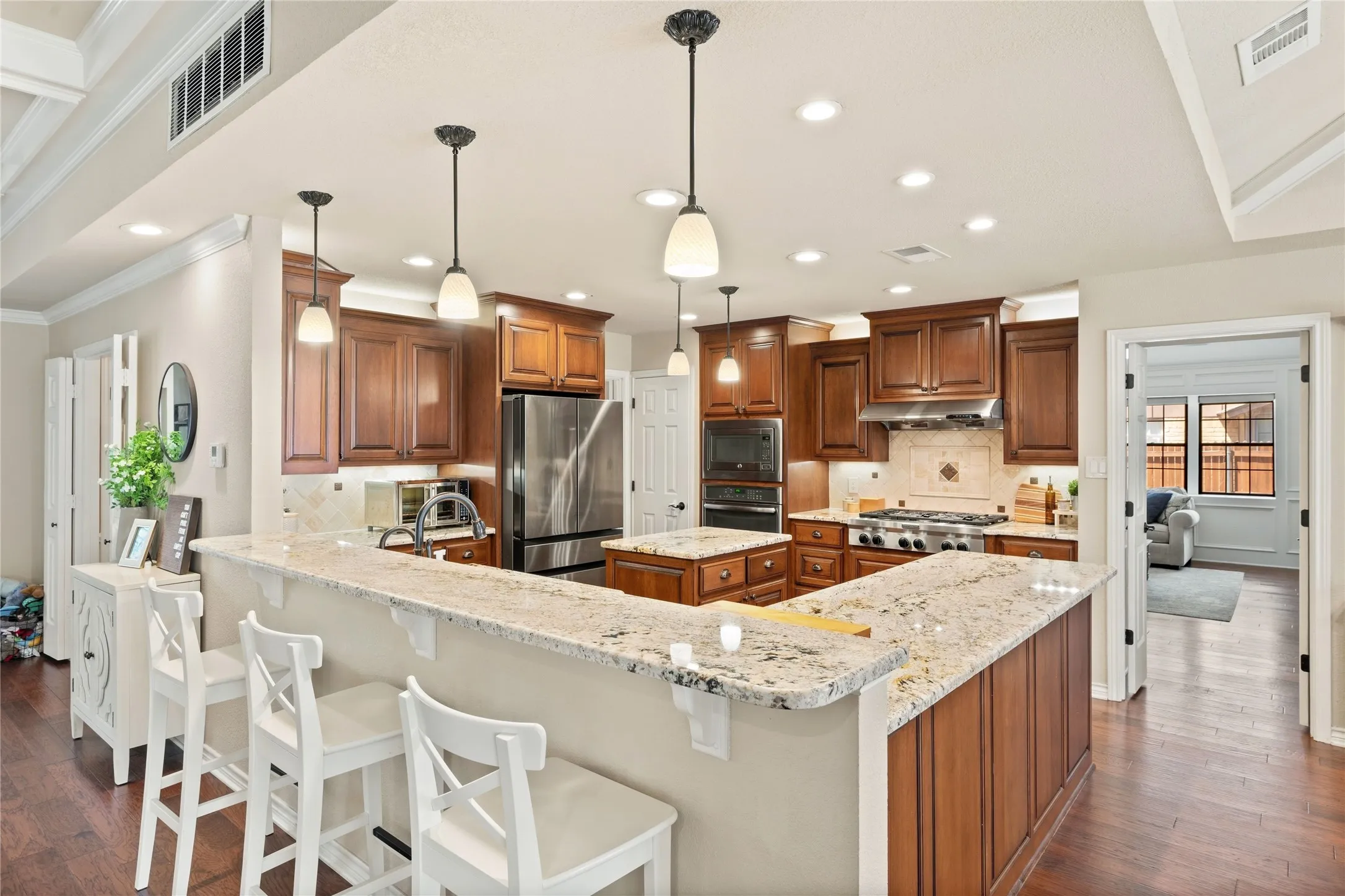 Single Family Residence For Sale in Tarrant County , 3005 Glasgow Drive, Arlington, Texas 76015, 3 Bedroom, 3 Bathroom, 2 Garage spaces, 3,218 Sqft, built in 1978, mls#21373526, Real Estate Agent in Arlington, Homes For Sale in Tarrant county, Homes For Sale in Arlington, Realtor in Arlington Texas, Real Estate Brokerage Independent Realty Texas, Luminita Cordes Realtor