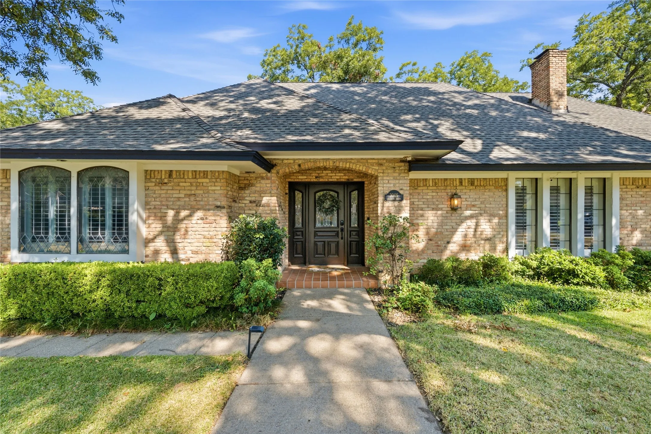 Single Family Residence For Sale in Tarrant County , 3005 Glasgow Drive, Arlington, Texas 76015, 3 Bedroom, 3 Bathroom, 2 Garage spaces, 3,218 Sqft, built in 1978, mls#21373526, Real Estate Agent in Arlington, Homes For Sale in Tarrant county, Homes For Sale in Arlington, Realtor in Arlington Texas, Real Estate Brokerage Independent Realty Texas, Luminita Cordes Realtor