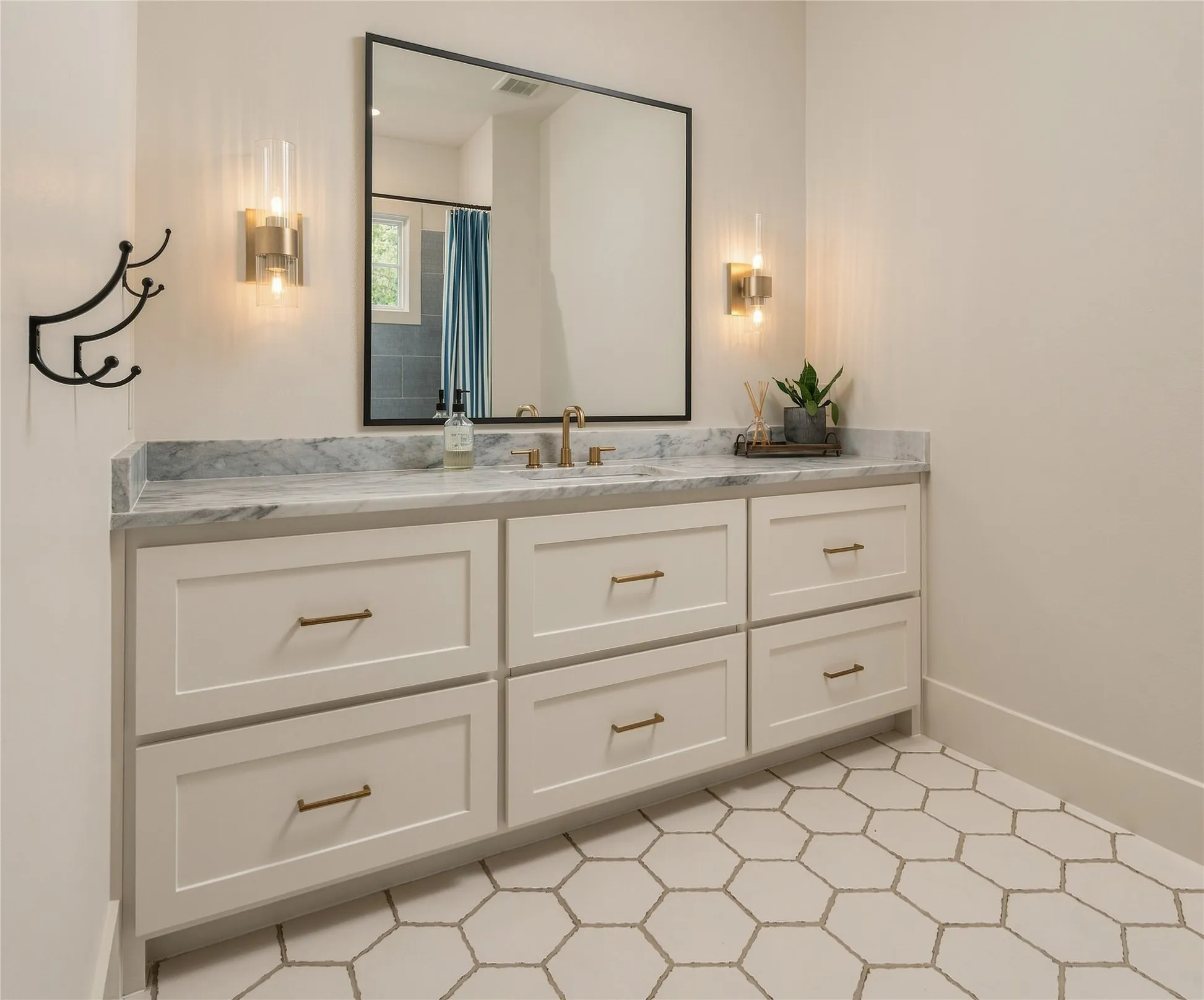Single Family Residence For Sale in Dallas County , 8427 Midway Road, Dallas, Texas 75209, 4 Bedroom, 5 Bathroom, 2 Garage spaces, 5,171 Sqft, built in 2023, mls#21377344, Real Estate Agent in Dallas, Homes For Sale in Dallas county, Homes For Sale in Dallas, Realtor in Dallas Texas, Real Estate Brokerage Independent Realty Texas, Luminita Cordes Realtor