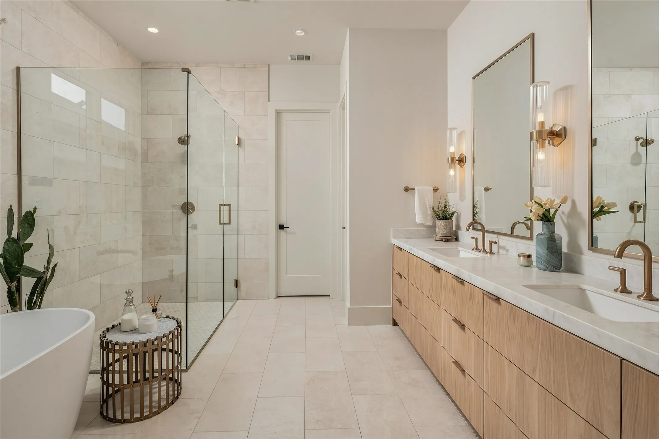 Single Family Residence For Sale in Dallas County , 8427 Midway Road, Dallas, Texas 75209, 4 Bedroom, 5 Bathroom, 2 Garage spaces, 5,171 Sqft, built in 2023, mls#21377344, Real Estate Agent in Dallas, Homes For Sale in Dallas county, Homes For Sale in Dallas, Realtor in Dallas Texas, Real Estate Brokerage Independent Realty Texas, Luminita Cordes Realtor