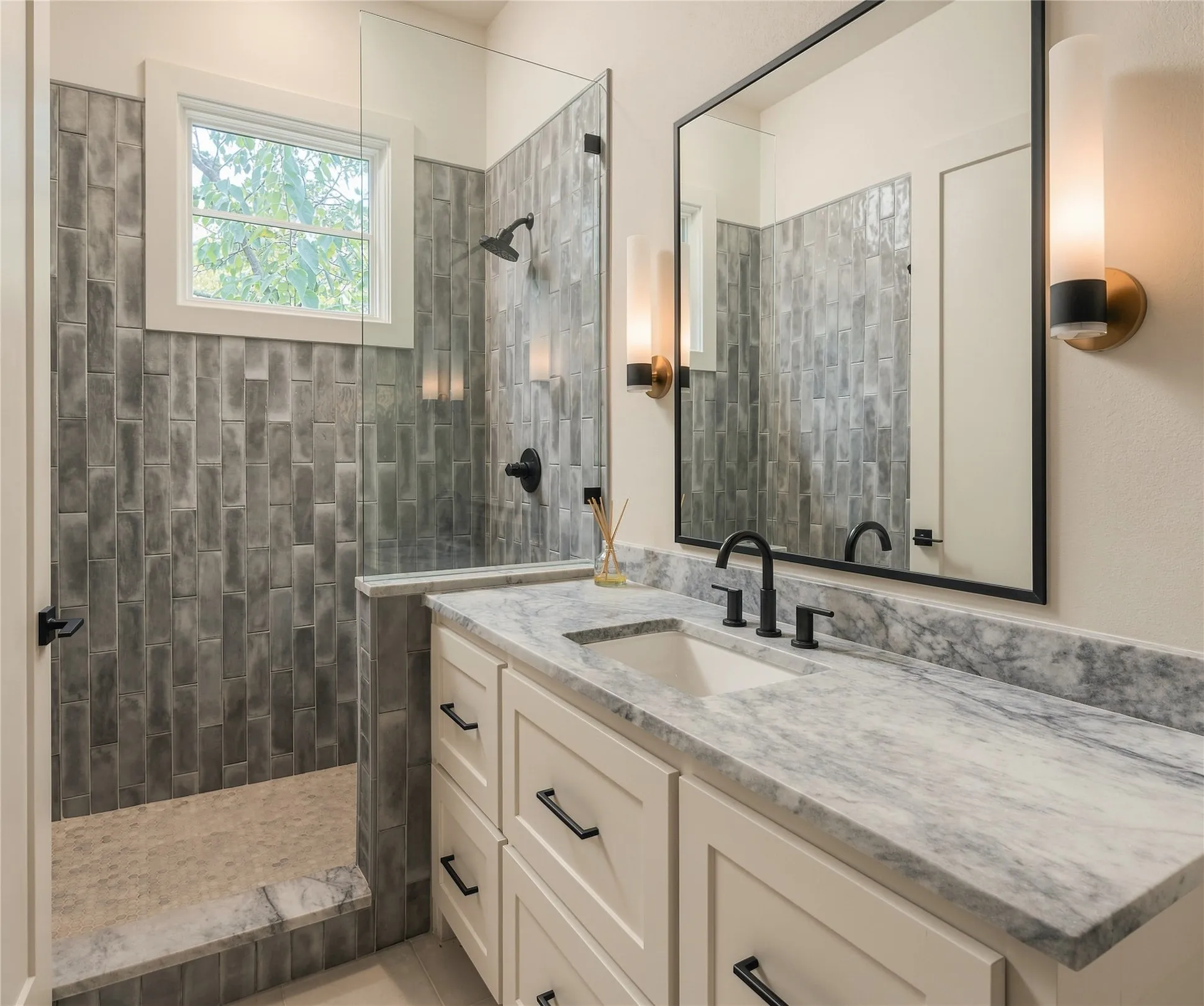 Single Family Residence For Sale in Dallas County , 8427 Midway Road, Dallas, Texas 75209, 4 Bedroom, 5 Bathroom, 2 Garage spaces, 5,171 Sqft, built in 2023, mls#21377344, Real Estate Agent in Dallas, Homes For Sale in Dallas county, Homes For Sale in Dallas, Realtor in Dallas Texas, Real Estate Brokerage Independent Realty Texas, Luminita Cordes Realtor