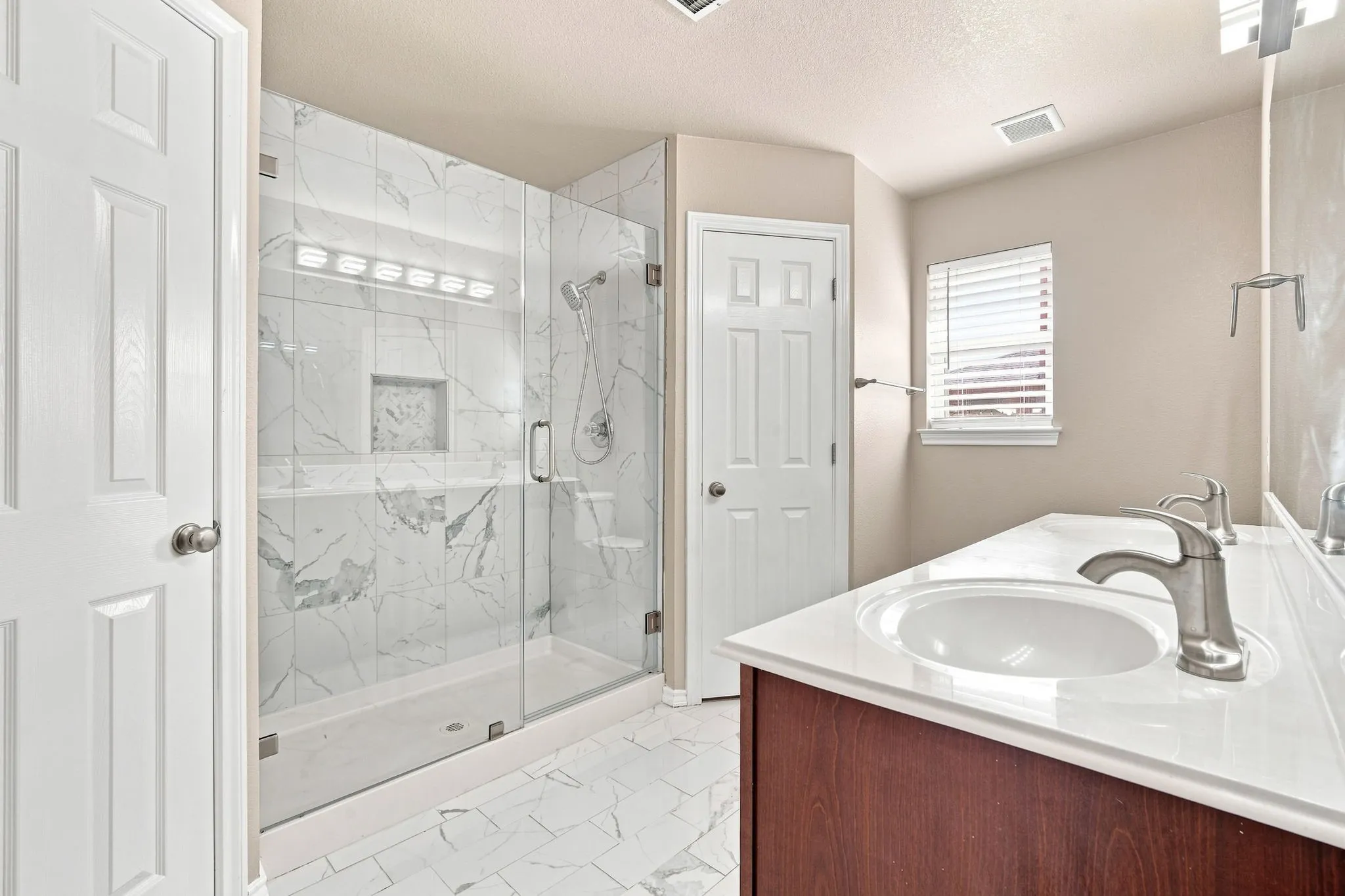 Beautifully updated tile walk-in shower & floor