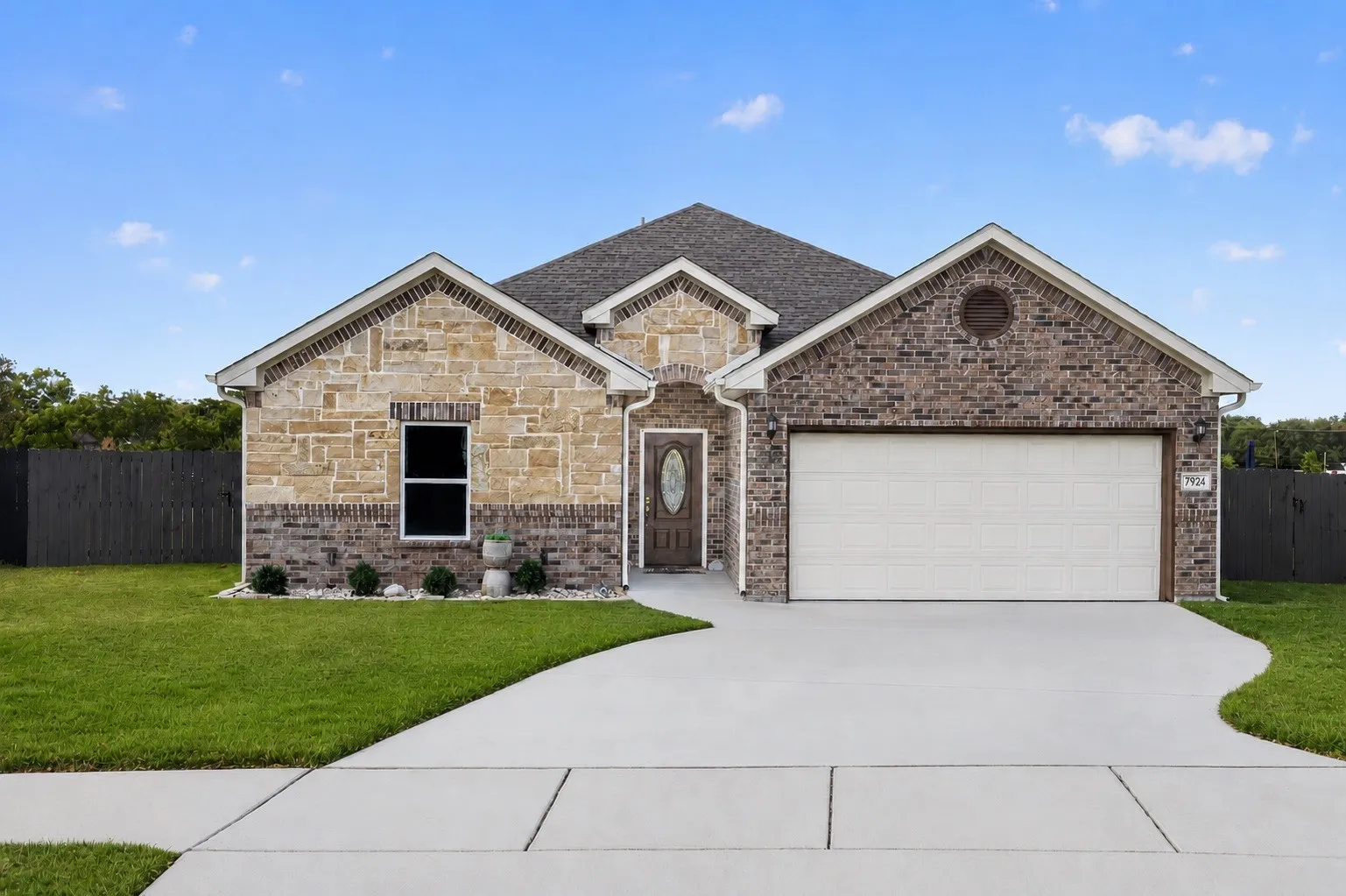 Single Family Residence For Sale in Tarrant County , 7924 Wilson Cliff Court, White Settlement, Texas 76108, 3 Bedroom, 2 Bathroom, 2 Garage spaces, 2,013 Sqft, built in 2022, mls#21374092, Real Estate Agent in White Settlement, Homes For Sale in Tarrant county, Homes For Sale in White Settlement, Realtor in White Settlement Texas, Real Estate Brokerage Independent Realty Texas, Luminita Cordes Realtor