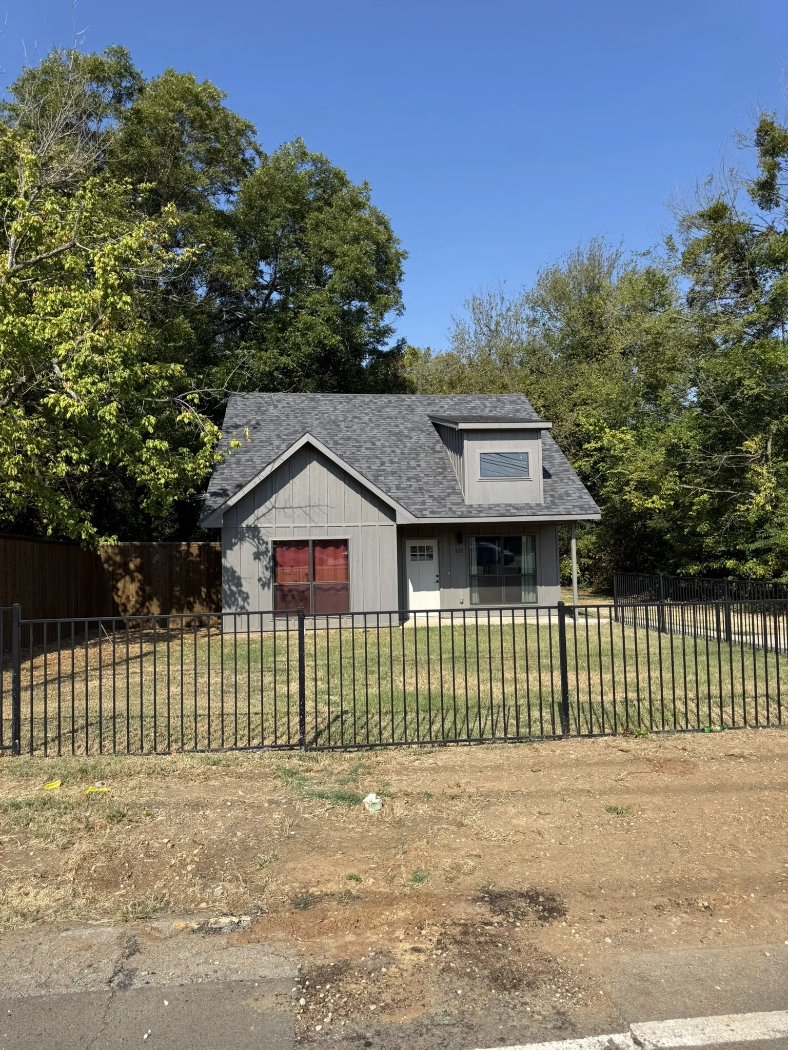 Single Family Residence For Sale in Lamar County , 339 19th Street NW, Paris, Texas 75460, 2 Bedroom, 2 Bathroom, Garage spaces, 1,252 Sqft, built in 2023, mls#21377352, Real Estate Agent in Paris, Homes For Sale in Lamar county, Homes For Sale in Paris, Realtor in Paris Texas, Real Estate Brokerage Independent Realty Texas, Luminita Cordes Realtor