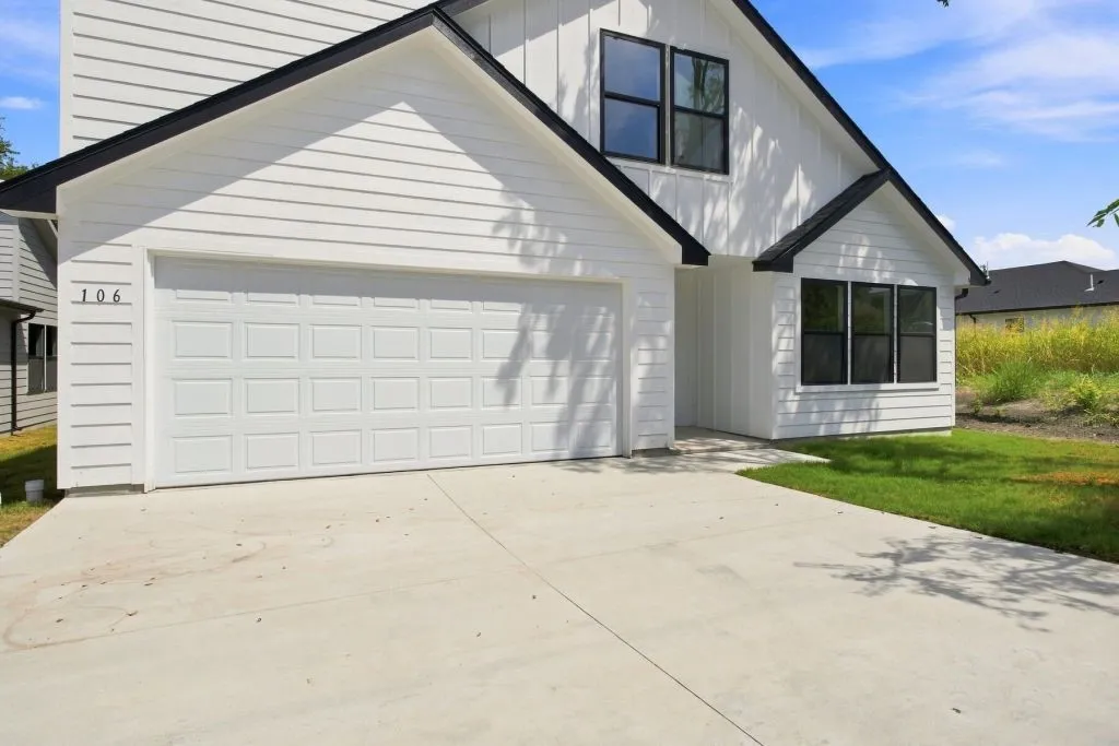Single Family Residence For Sale in Grayson County , 106 E Miller, Whitewright, Texas 75491, 5 Bedroom, 3 Bathroom, 2 Garage spaces, 2,100 Sqft, built in 2026, mls#21377345, Real Estate Agent in Whitewright, Homes For Sale in Grayson county, Homes For Sale in Whitewright, Realtor in Whitewright Texas, Real Estate Brokerage Independent Realty Texas, Luminita Cordes Realtor