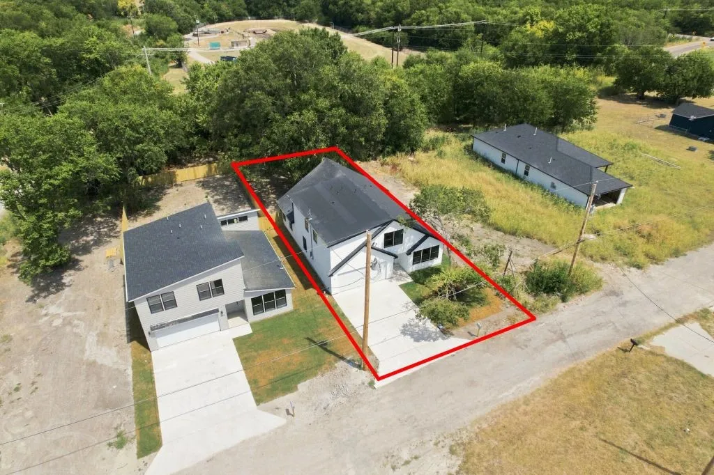 Single Family Residence For Sale in Grayson County , 106 E Miller, Whitewright, Texas 75491, 5 Bedroom, 3 Bathroom, 2 Garage spaces, 2,100 Sqft, built in 2026, mls#21377345, Real Estate Agent in Whitewright, Homes For Sale in Grayson county, Homes For Sale in Whitewright, Realtor in Whitewright Texas, Real Estate Brokerage Independent Realty Texas, Luminita Cordes Realtor