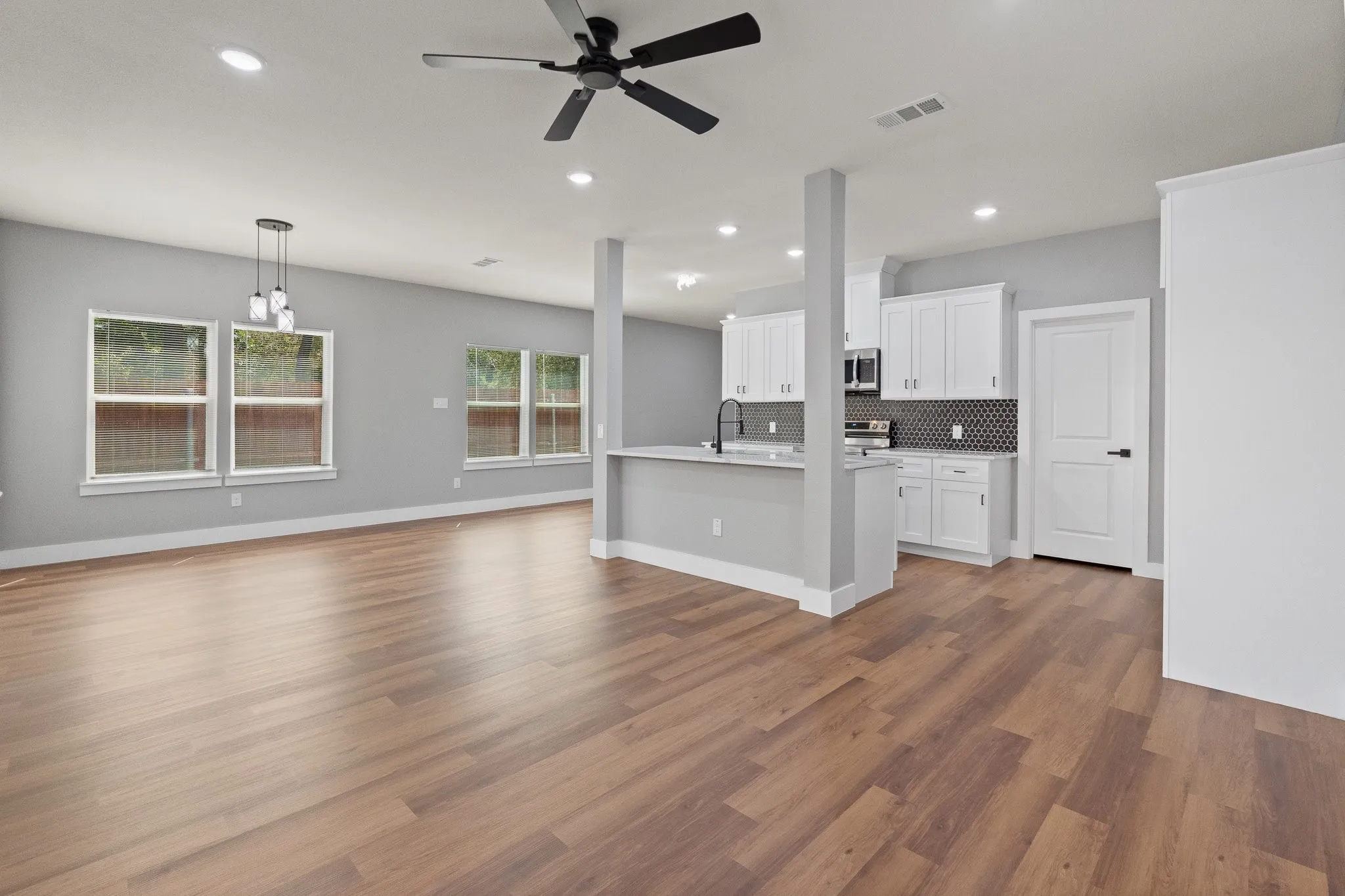 Single Family Residence For Sale in Tarrant County , 1427 Arizona Avenue, Fort Worth, Texas 76104, 3 Bedroom, 3 Bathroom, 2 Garage spaces, 1,581 Sqft, built in 2026, mls#21376983, Real Estate Agent in Fort Worth, Homes For Sale in Tarrant county, Homes For Sale in Fort Worth, Realtor in Fort Worth Texas, Real Estate Brokerage Independent Realty Texas, Luminita Cordes Realtor