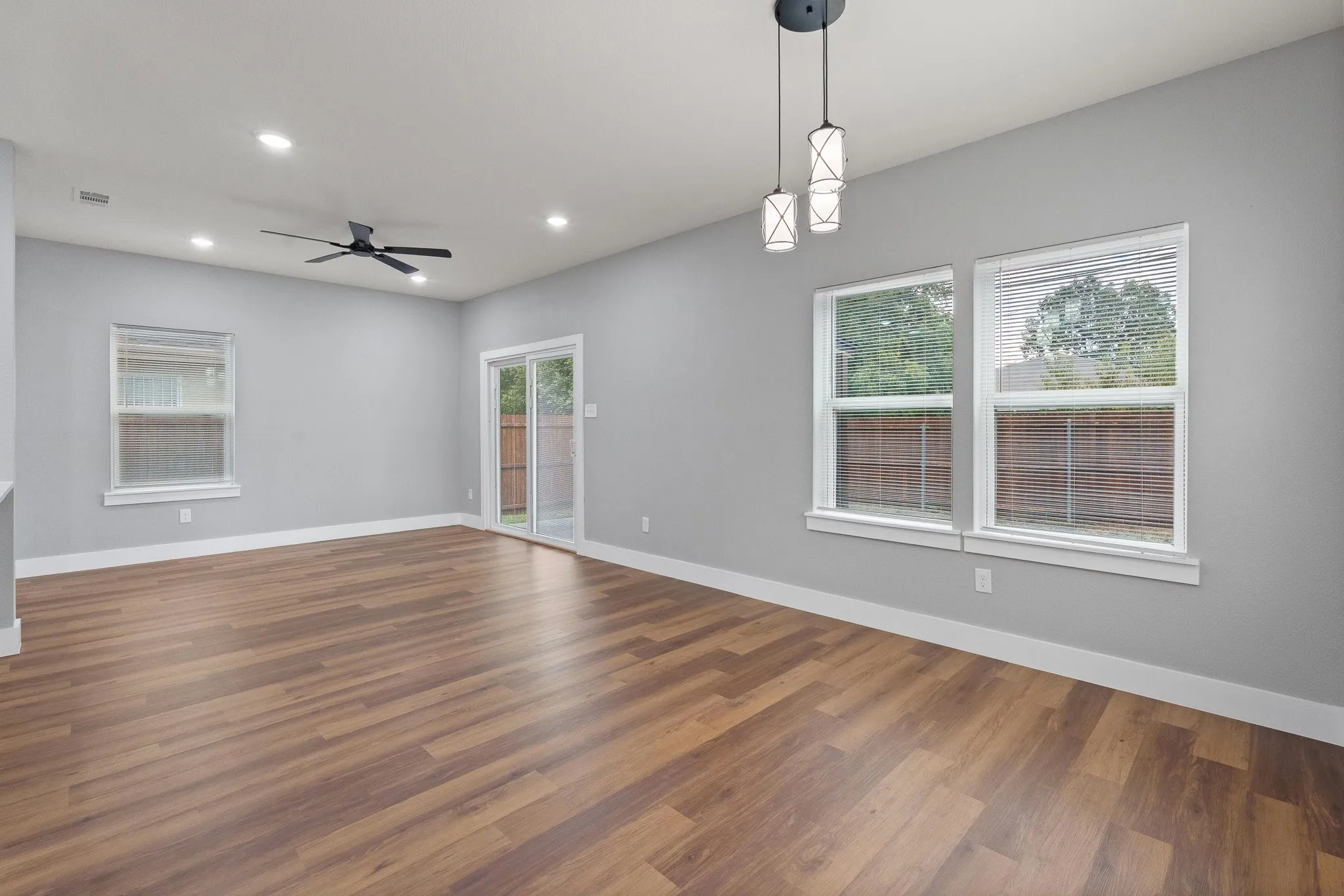 Single Family Residence For Sale in Tarrant County , 1427 Arizona Avenue, Fort Worth, Texas 76104, 3 Bedroom, 3 Bathroom, 2 Garage spaces, 1,581 Sqft, built in 2026, mls#21376983, Real Estate Agent in Fort Worth, Homes For Sale in Tarrant county, Homes For Sale in Fort Worth, Realtor in Fort Worth Texas, Real Estate Brokerage Independent Realty Texas, Luminita Cordes Realtor