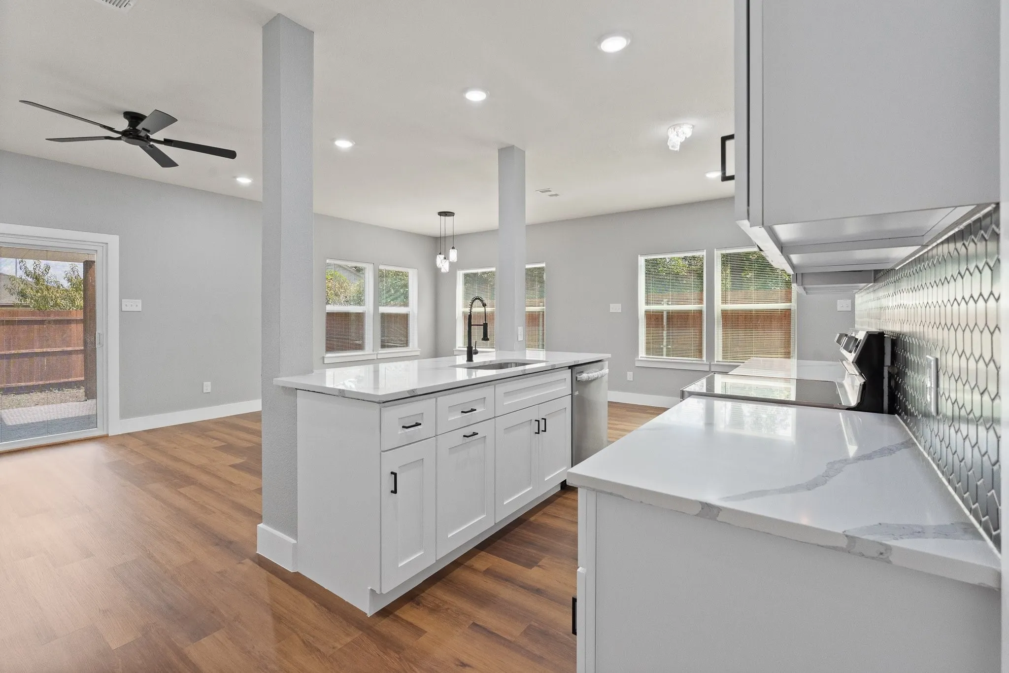 Single Family Residence For Sale in Tarrant County , 1427 Arizona Avenue, Fort Worth, Texas 76104, 3 Bedroom, 3 Bathroom, 2 Garage spaces, 1,581 Sqft, built in 2026, mls#21376983, Real Estate Agent in Fort Worth, Homes For Sale in Tarrant county, Homes For Sale in Fort Worth, Realtor in Fort Worth Texas, Real Estate Brokerage Independent Realty Texas, Luminita Cordes Realtor