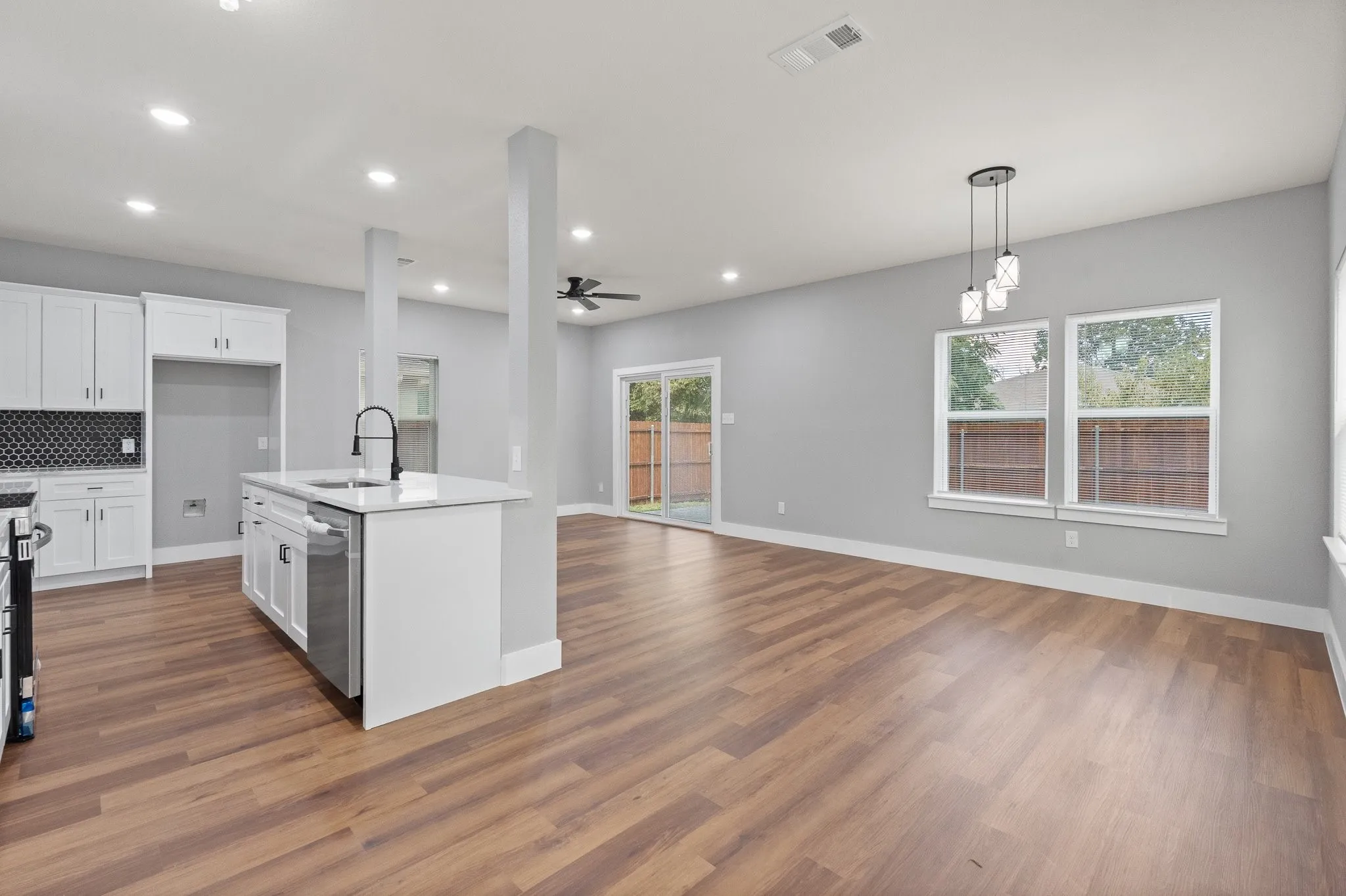 Single Family Residence For Sale in Tarrant County , 1427 Arizona Avenue, Fort Worth, Texas 76104, 3 Bedroom, 3 Bathroom, 2 Garage spaces, 1,581 Sqft, built in 2026, mls#21376983, Real Estate Agent in Fort Worth, Homes For Sale in Tarrant county, Homes For Sale in Fort Worth, Realtor in Fort Worth Texas, Real Estate Brokerage Independent Realty Texas, Luminita Cordes Realtor