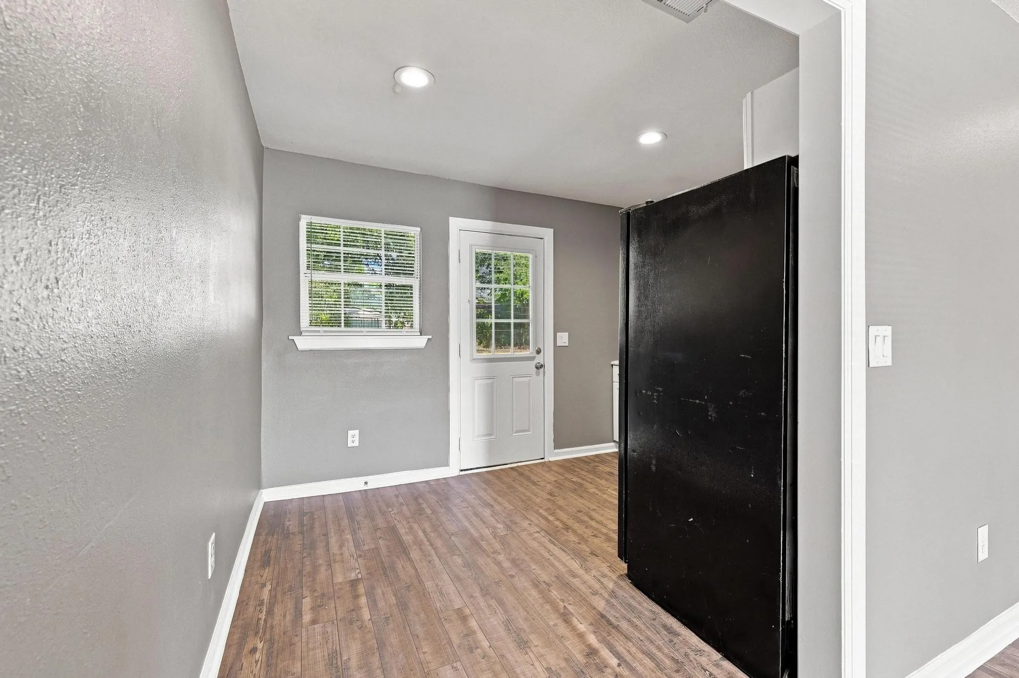 Single Family Residence For Sale in Grayson County , 915 N Throckmorton Street, Sherman, Texas 75090, 3 Bedroom, 2 Bathroom, Garage spaces, 938 Sqft, built in 1950, mls#21377362, Real Estate Agent in Sherman, Homes For Sale in Grayson county, Homes For Sale in Sherman, Realtor in Sherman Texas, Real Estate Brokerage Independent Realty Texas, Luminita Cordes Realtor