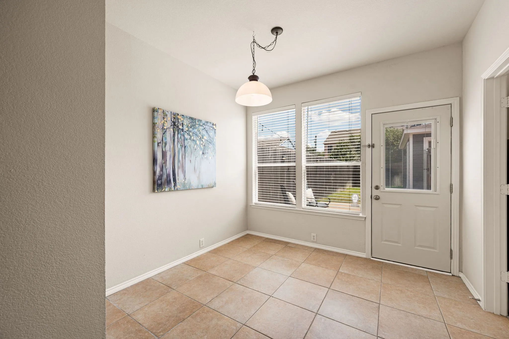 Single Family Residence For Sale in Tarrant County , 10616 Traymore Drive, Fort Worth, Texas 76244, 2 Bedroom, 3 Bathroom, 2 Garage spaces, 1,408 Sqft, built in 2005, mls#21376047, Real Estate Agent in Fort Worth, Homes For Sale in Tarrant county, Homes For Sale in Fort Worth, Realtor in Fort Worth Texas, Real Estate Brokerage Independent Realty Texas, Luminita Cordes Realtor
